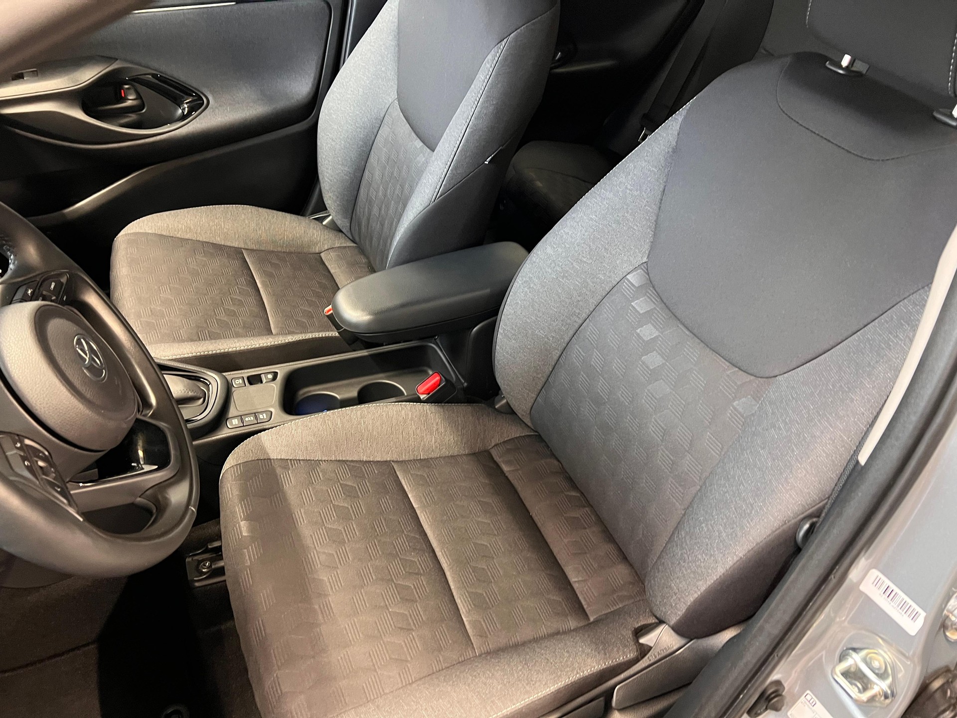 TOYOTA Yaris 1.5 VVT-i HSD Trend-image-9