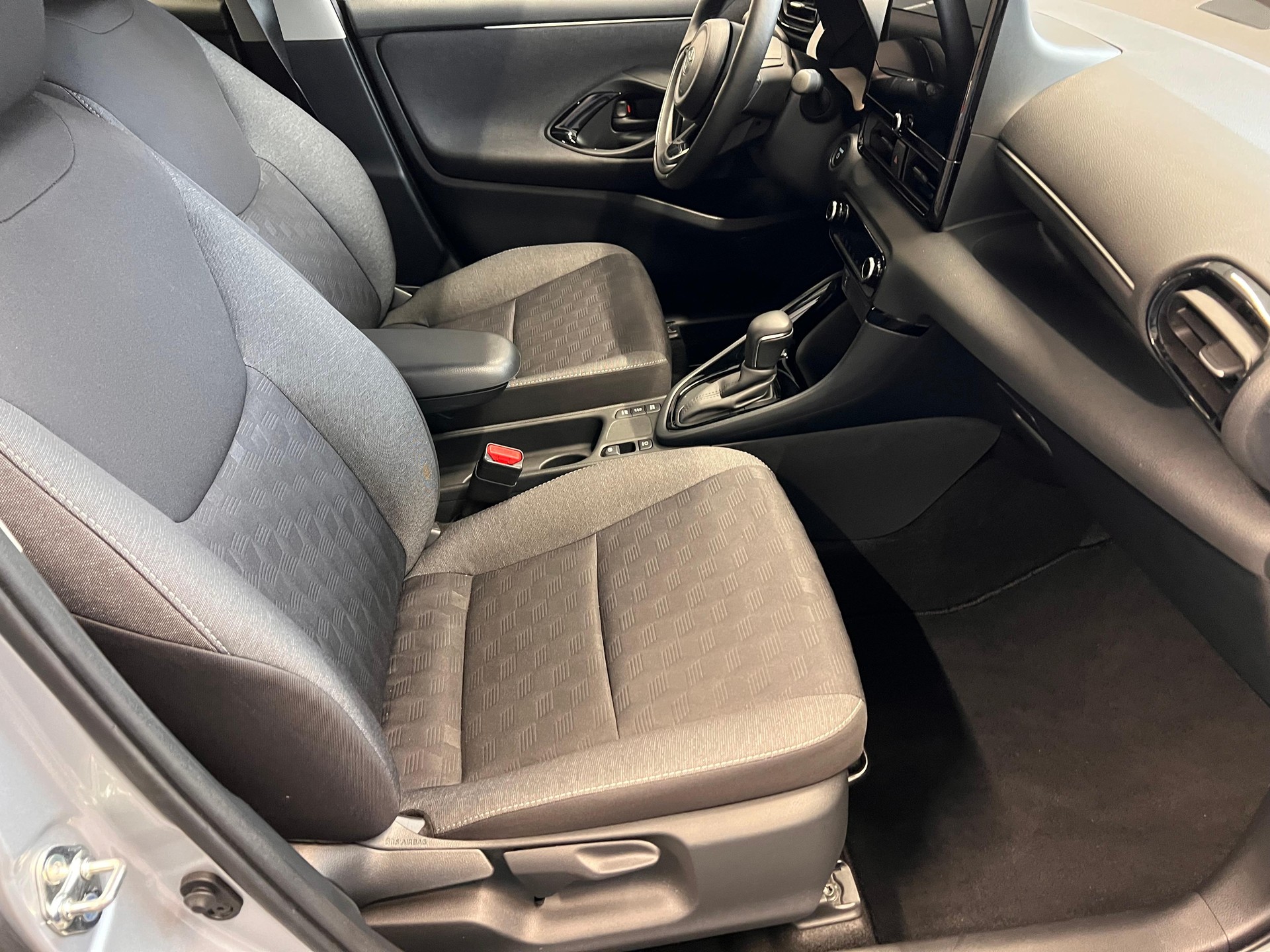 TOYOTA Yaris 1.5 VVT-i HSD Trend-image-12