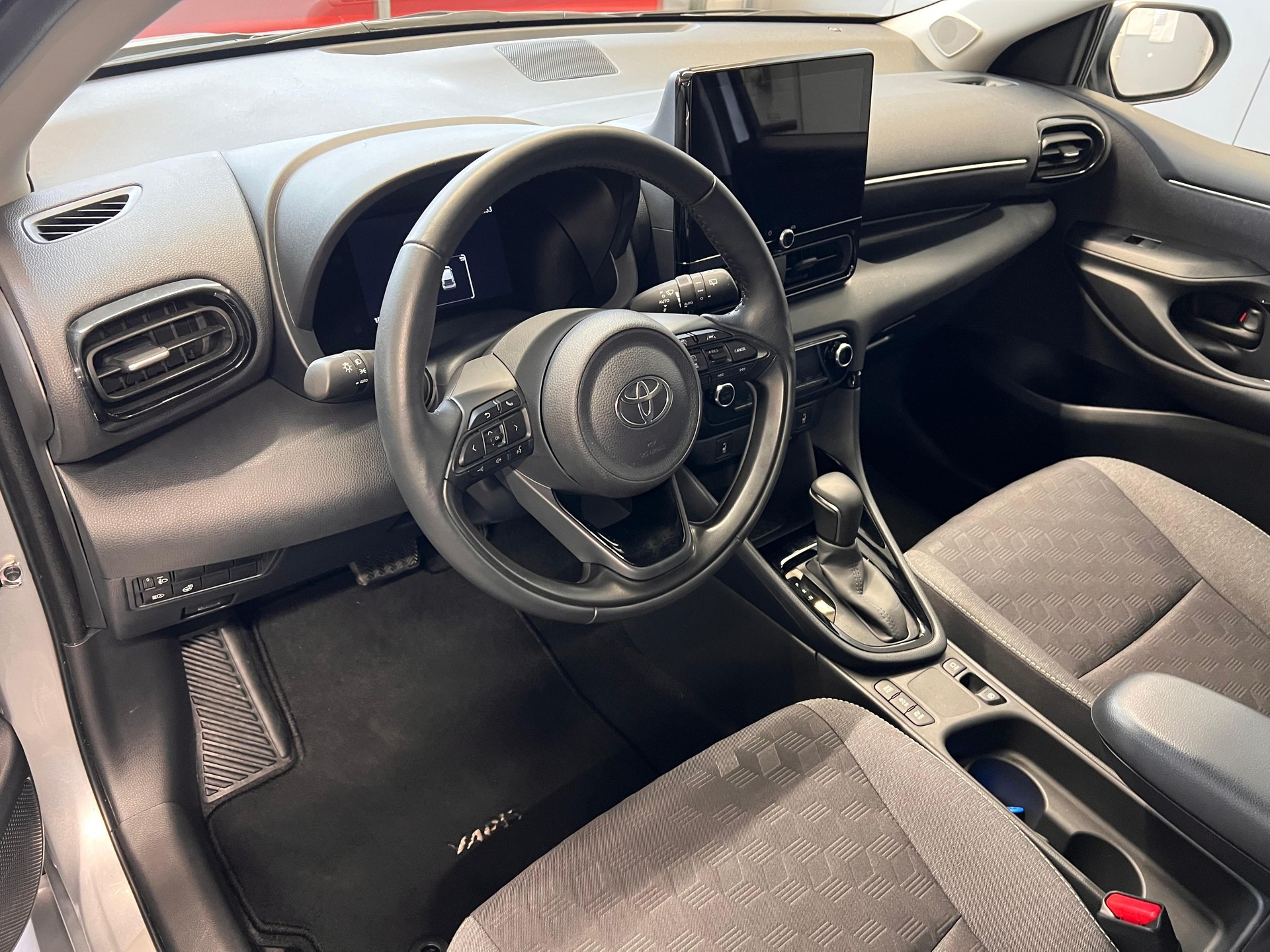 TOYOTA Yaris 1.5 VVT-i HSD Trend-image-7