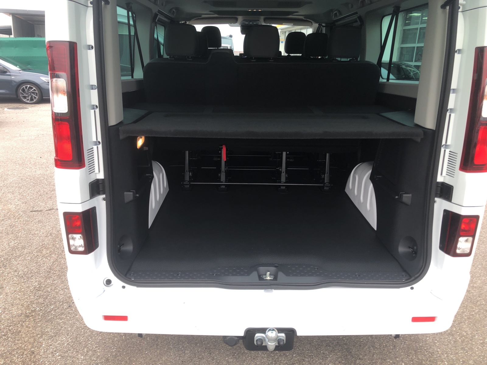 RENAULT Trafic Blue dCi 150 Passenger Evolution EDC-image-9