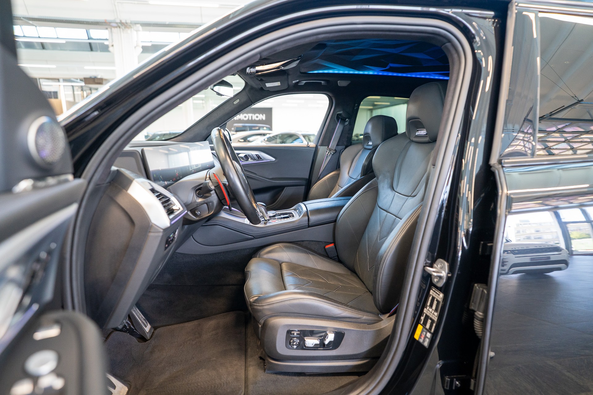 BMW XM xDrive PHEV / CH-Fahrzeug / Maxton Design / Head-Up-image-11