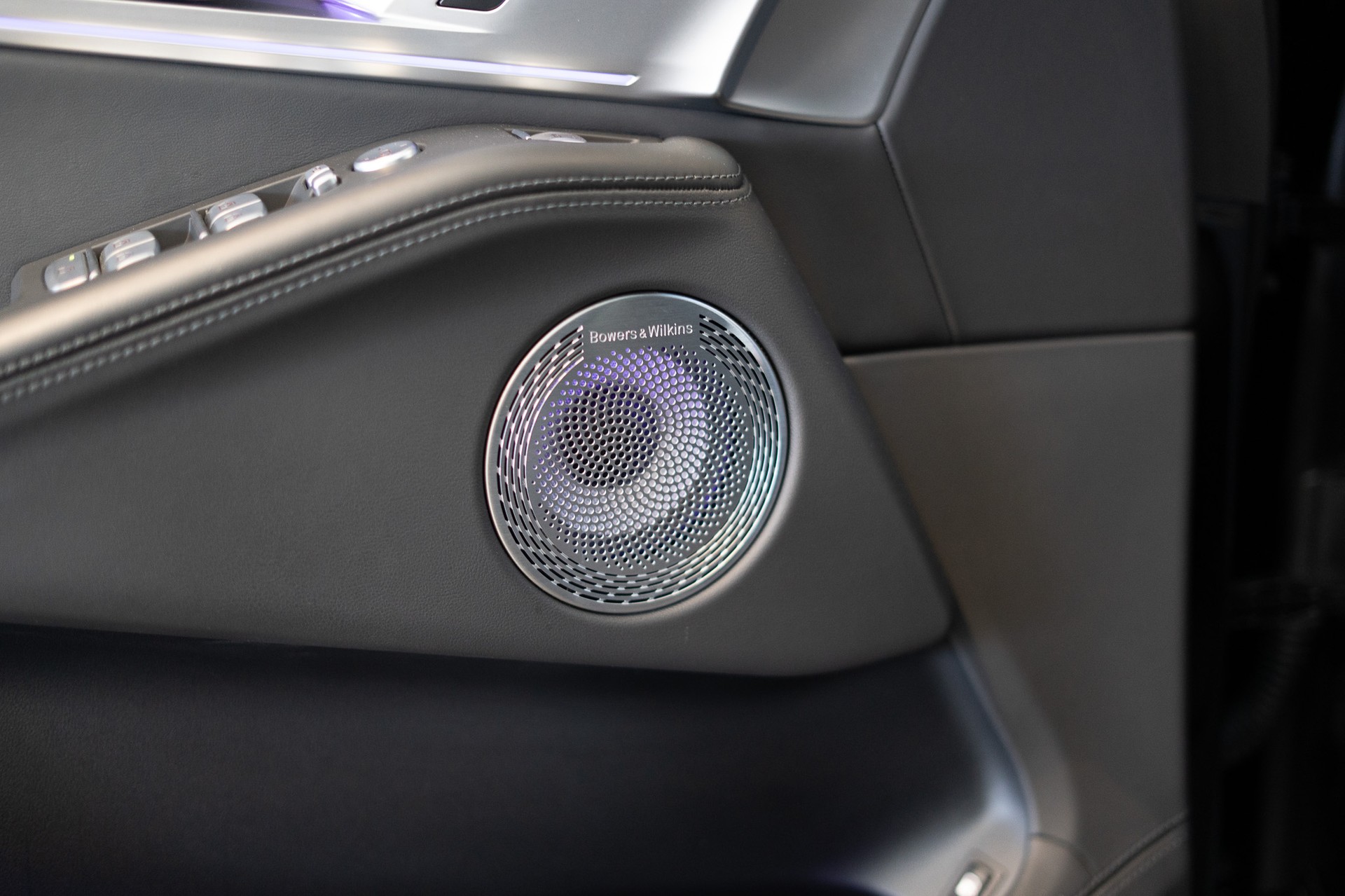 BMW XM xDrive PHEV / CH-Fahrzeug / Maxton Design / Head-Up-image-16