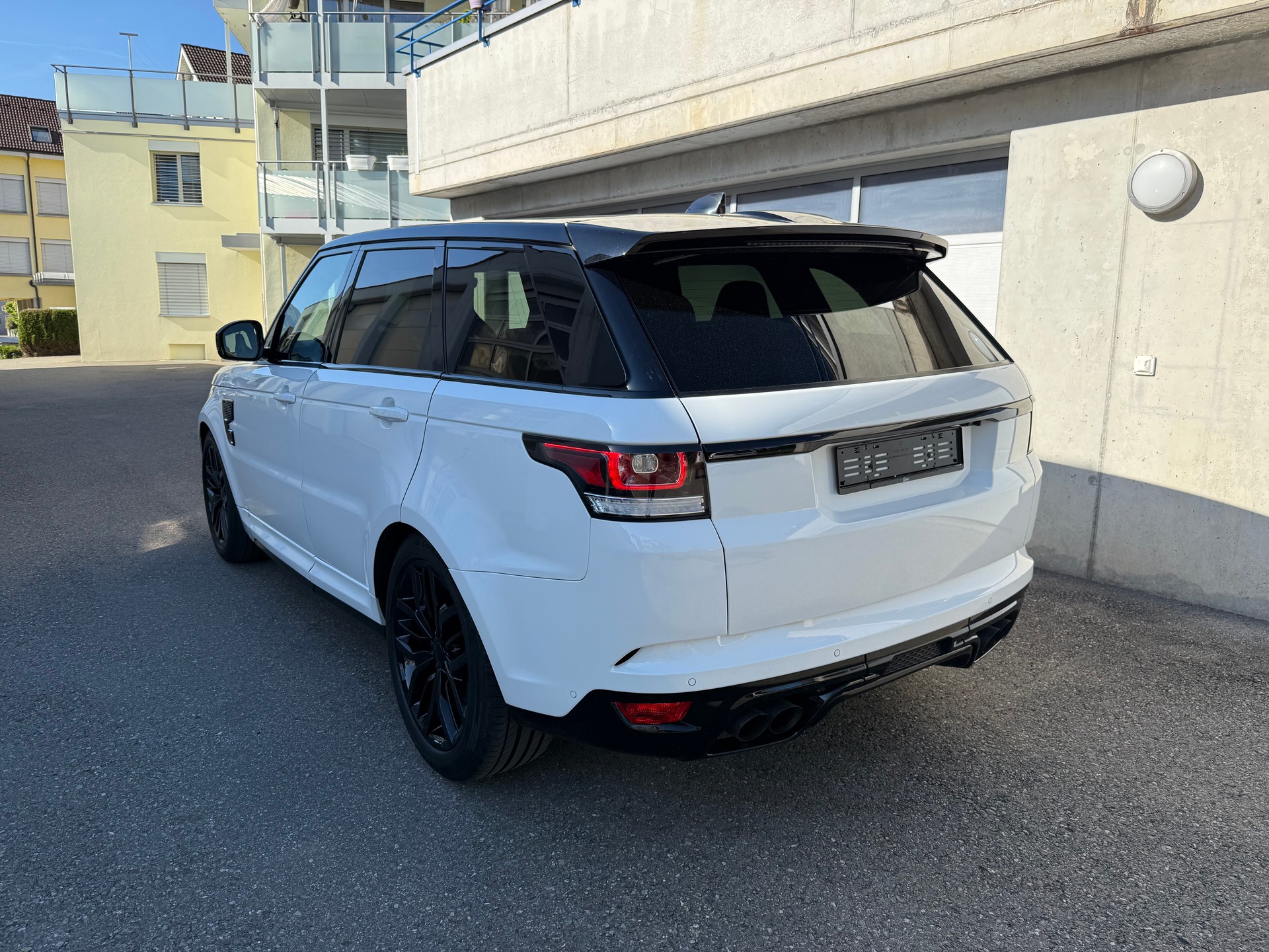 LAND ROVER Range Rover Sport 5.0 V8 SVR-image-5