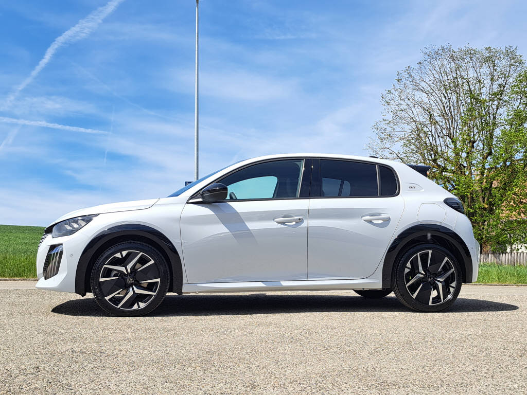 PEUGEOT 208 1.2 Hybrid 145cv GT-image-4