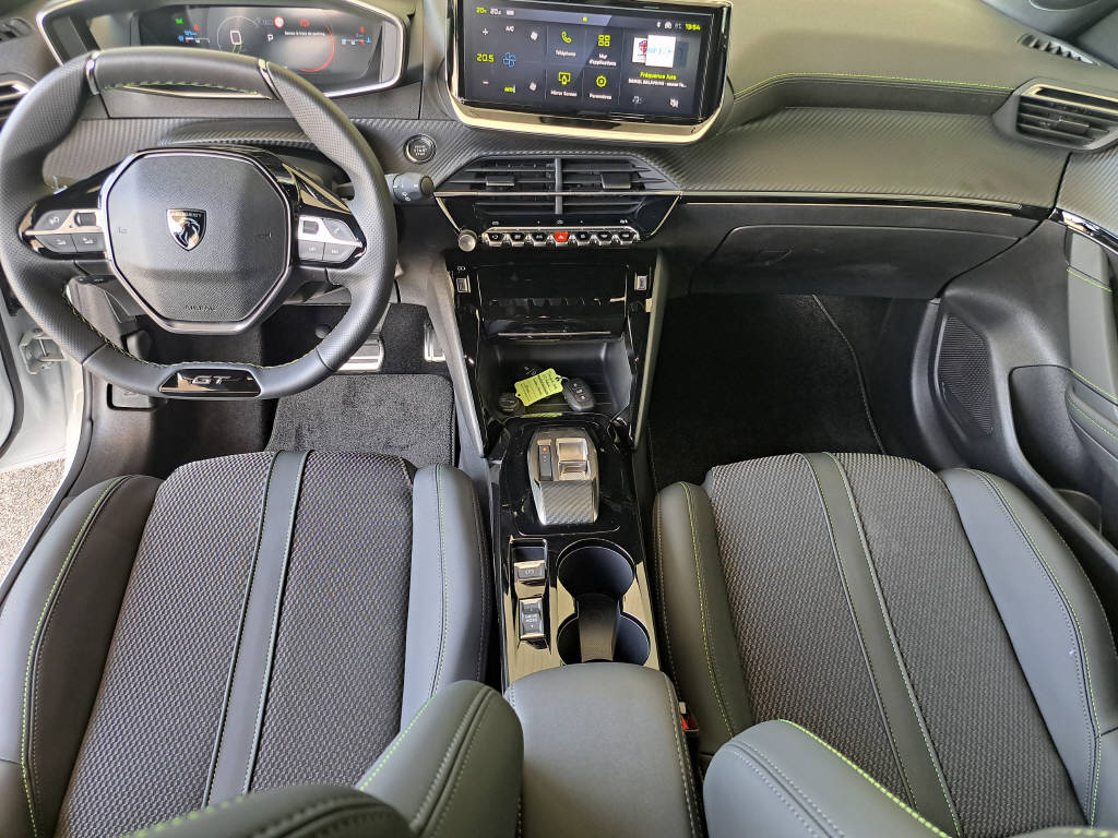 PEUGEOT 208 1.2 Hybrid 145cv GT-image-10