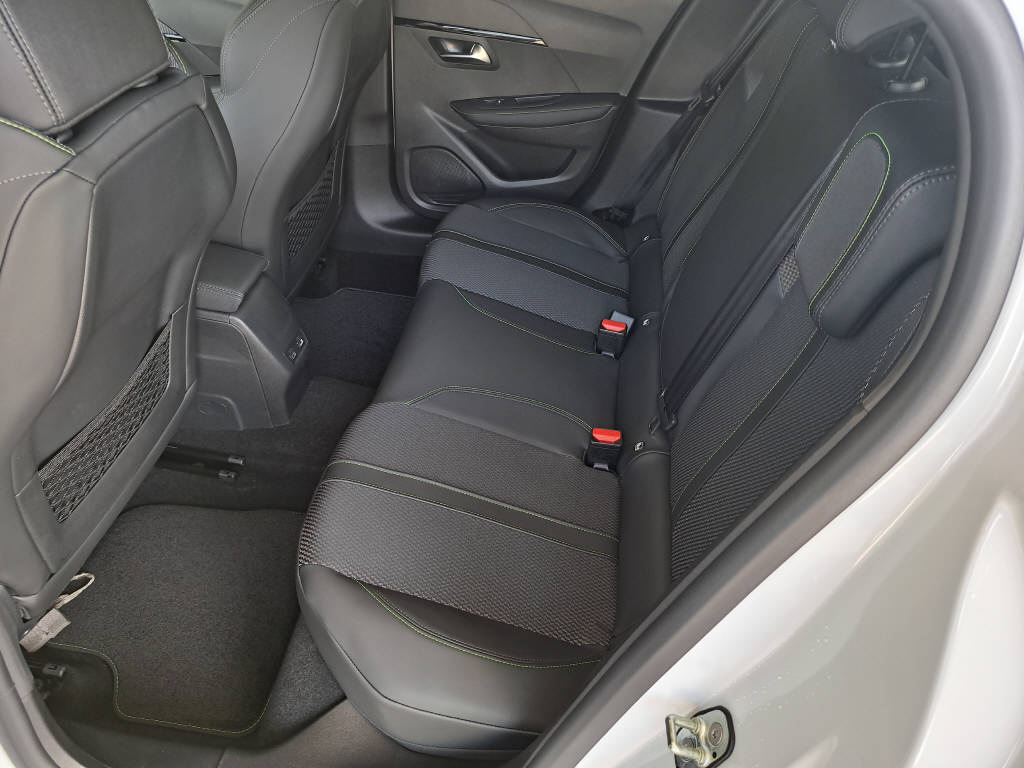PEUGEOT 208 1.2 Hybrid 145cv GT-image-9