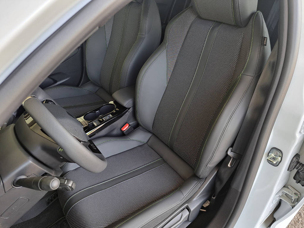 PEUGEOT 208 1.2 Hybrid 145cv GT-image-8