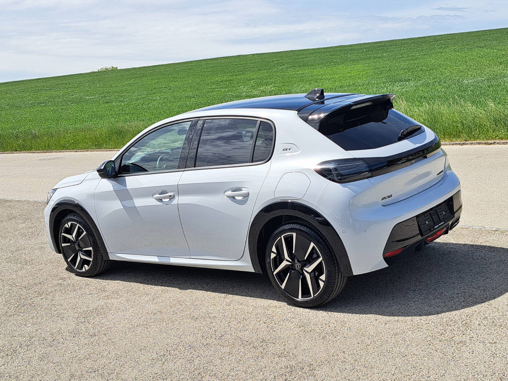 PEUGEOT 208 1.2 Hybrid 145cv GT-image-2