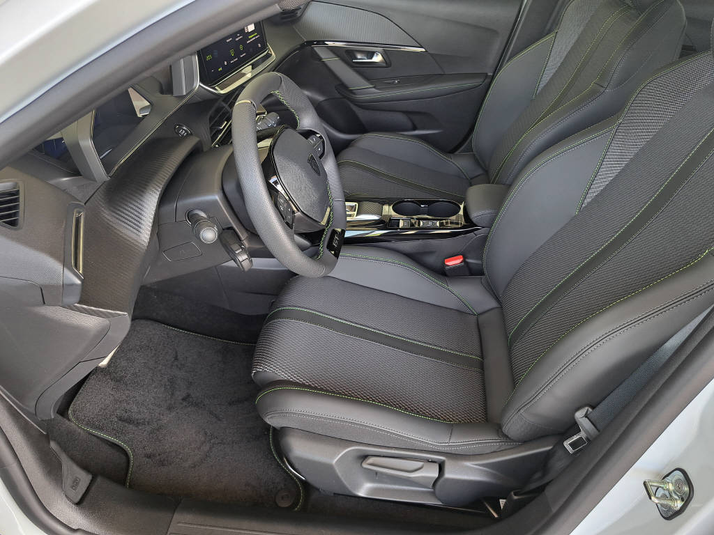 PEUGEOT 208 1.2 Hybrid 145cv GT-image-7