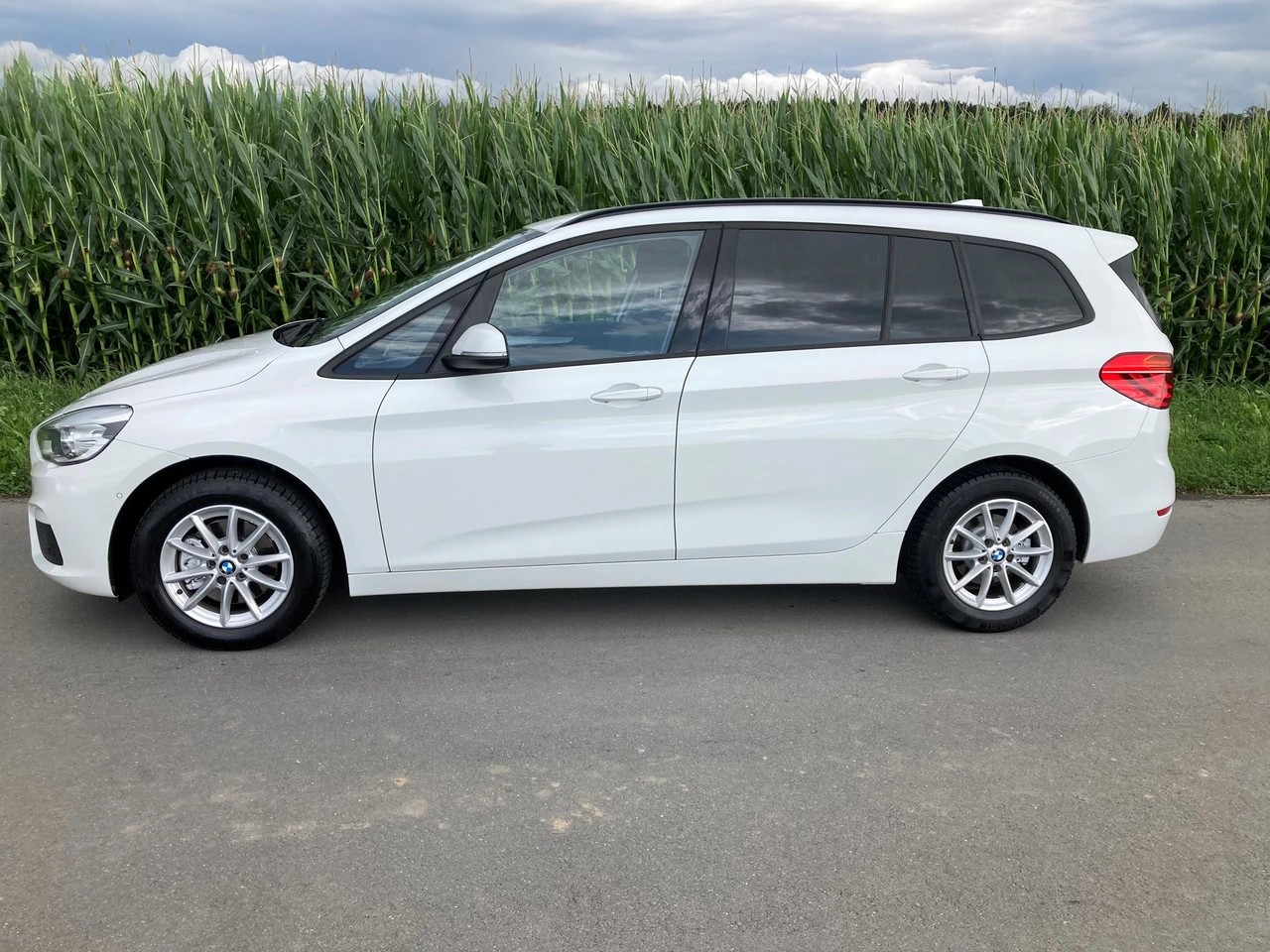 BMW 218d Gran Tourer Steptronic-image-4