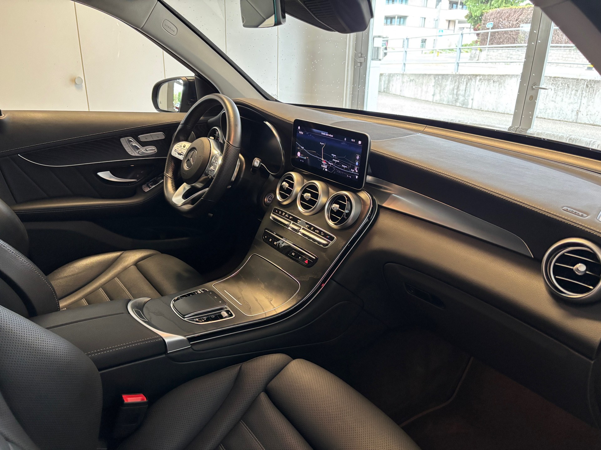 MERCEDES-BENZ GLC 300 de AMG Line 4Matic 9G-Tronic-image-8