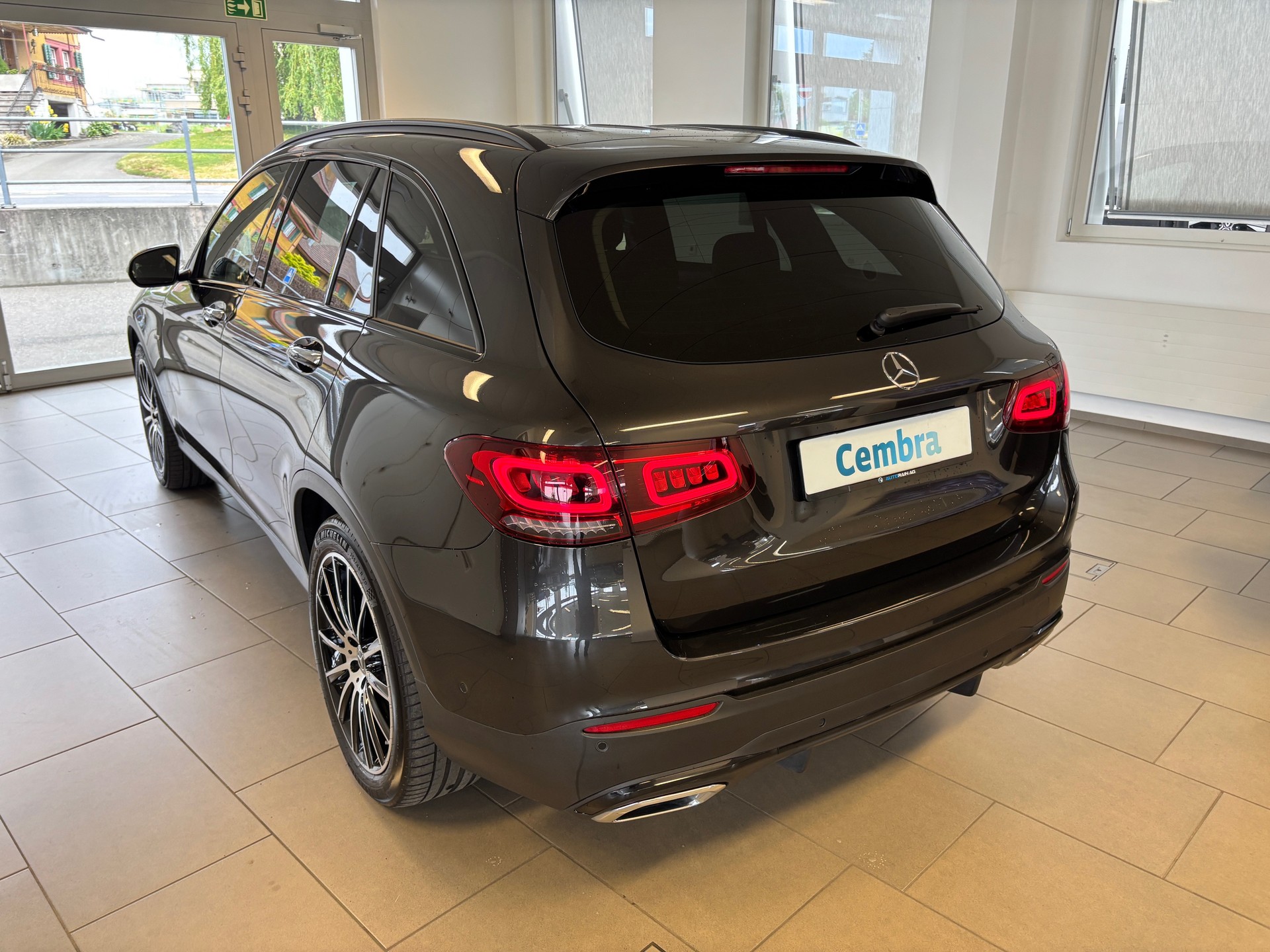 MERCEDES-BENZ GLC 300 de AMG Line 4Matic 9G-Tronic-showroom-element-3
