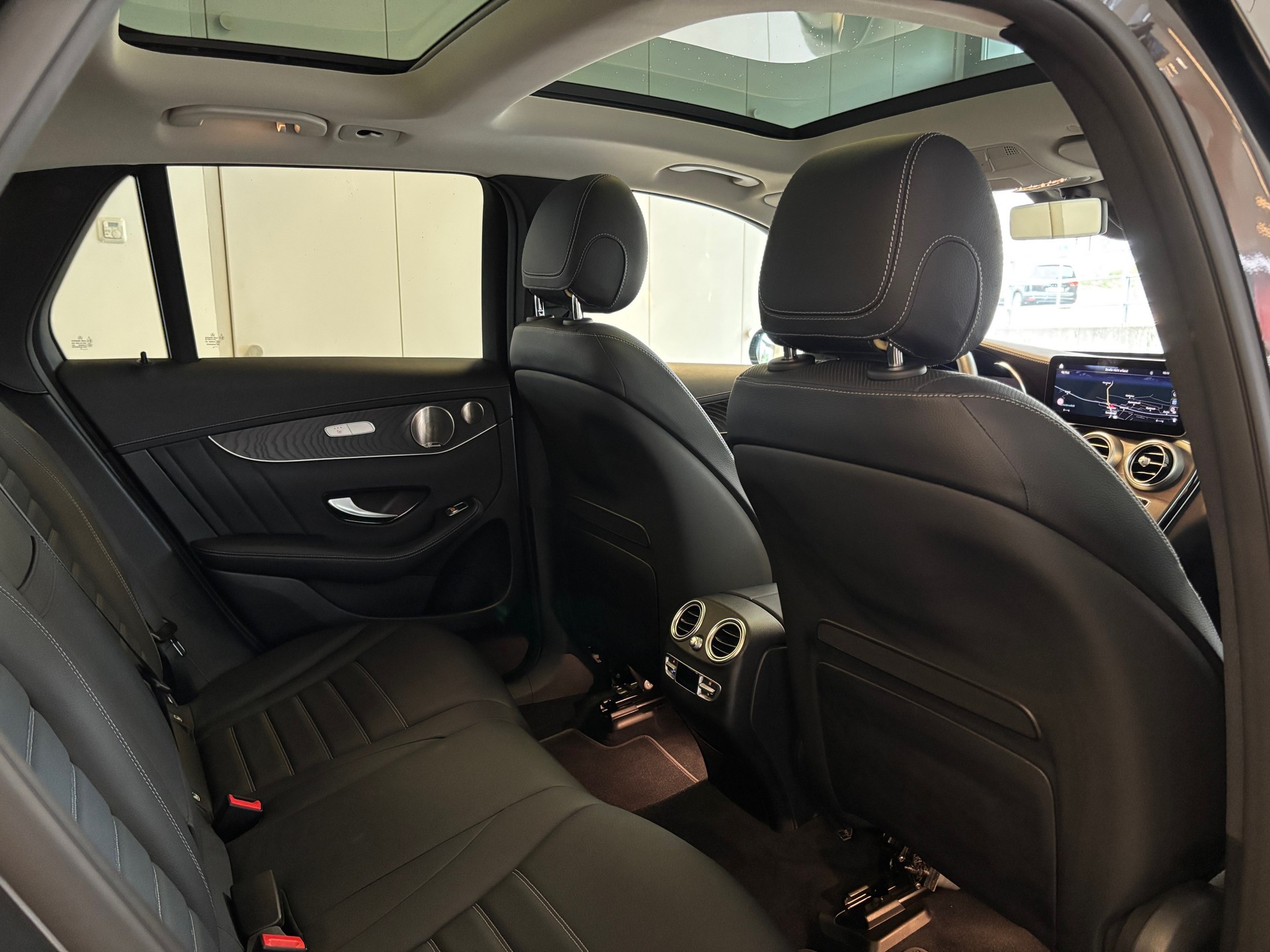 MERCEDES-BENZ GLC 300 de AMG Line 4Matic 9G-Tronic-image-12