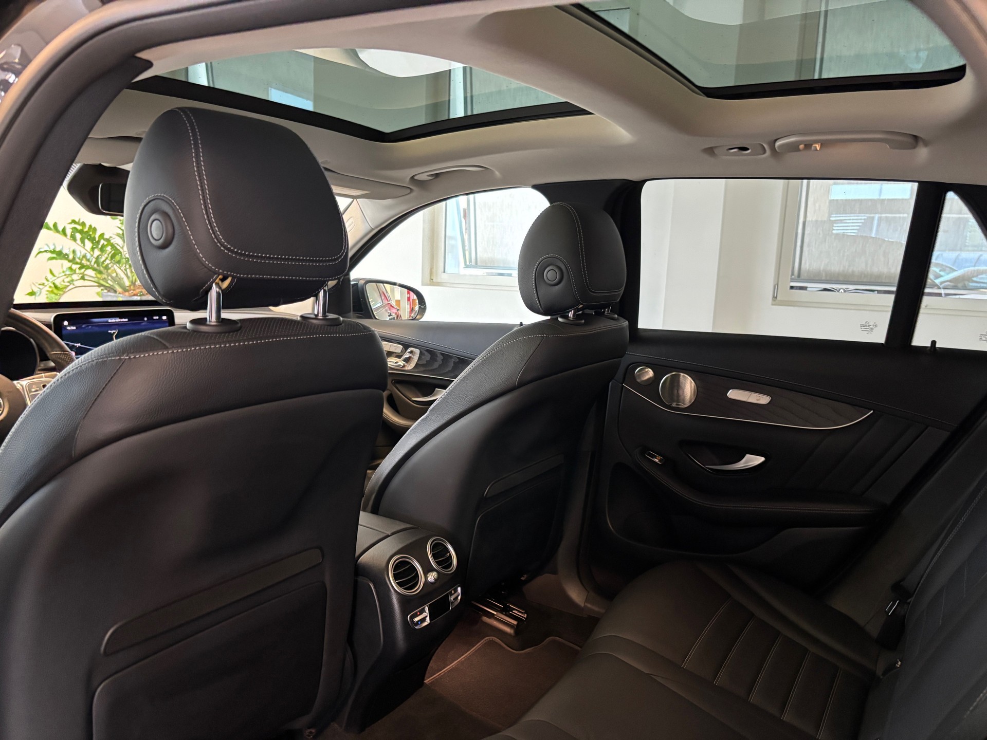 MERCEDES-BENZ GLC 300 de AMG Line 4Matic 9G-Tronic-image-13