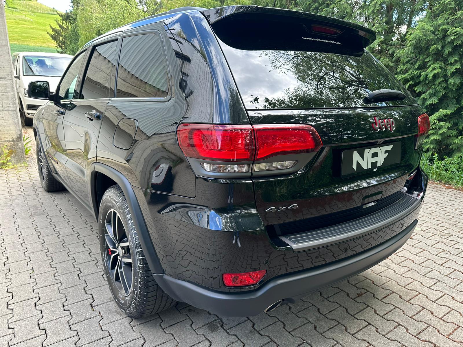 JEEP Grand Cherokee 3.0 CRD Trailhawk Automatic-image-2