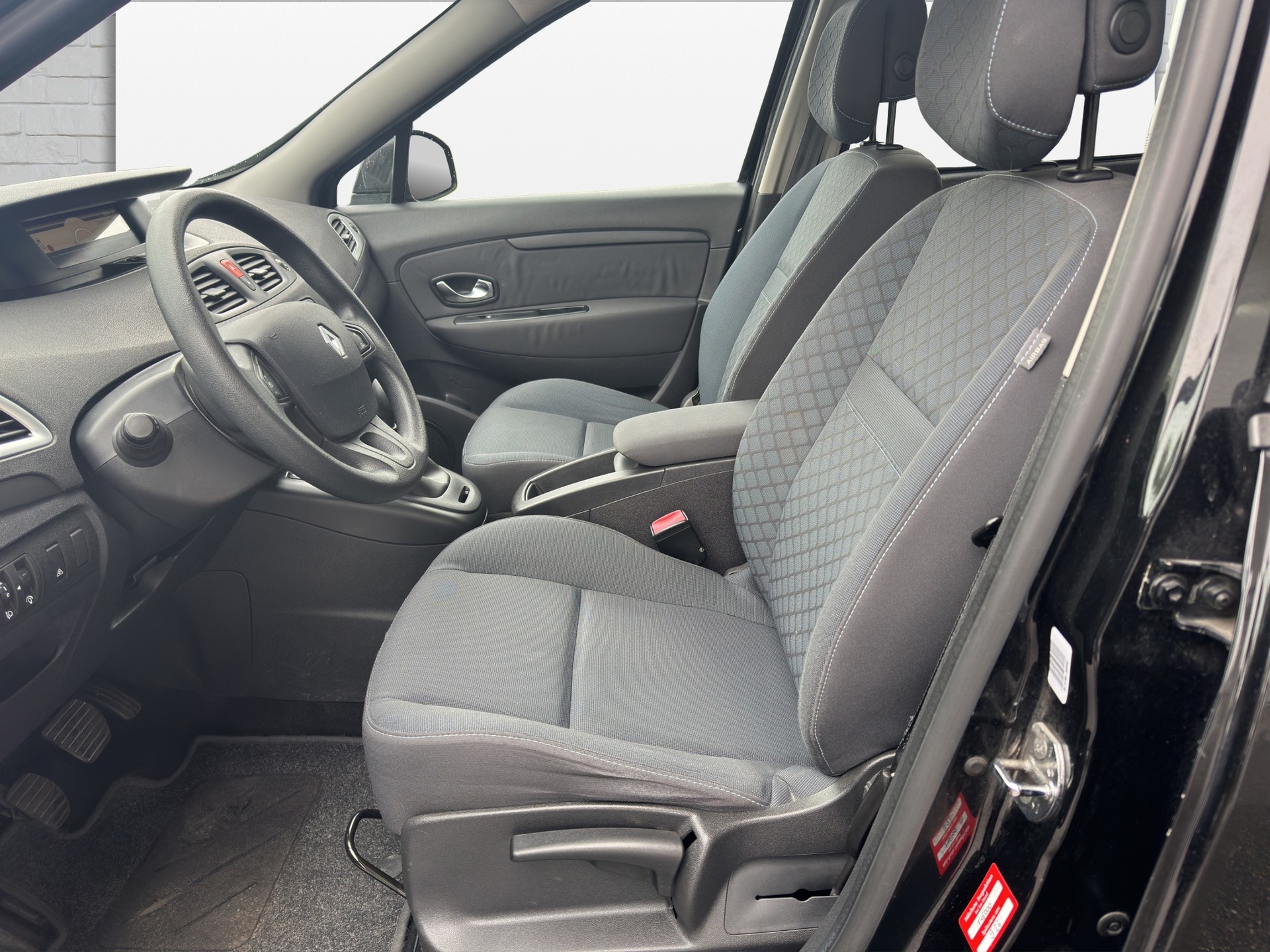 RENAULT Grand Scénic 1.4 16V Turbo Expression-image-9