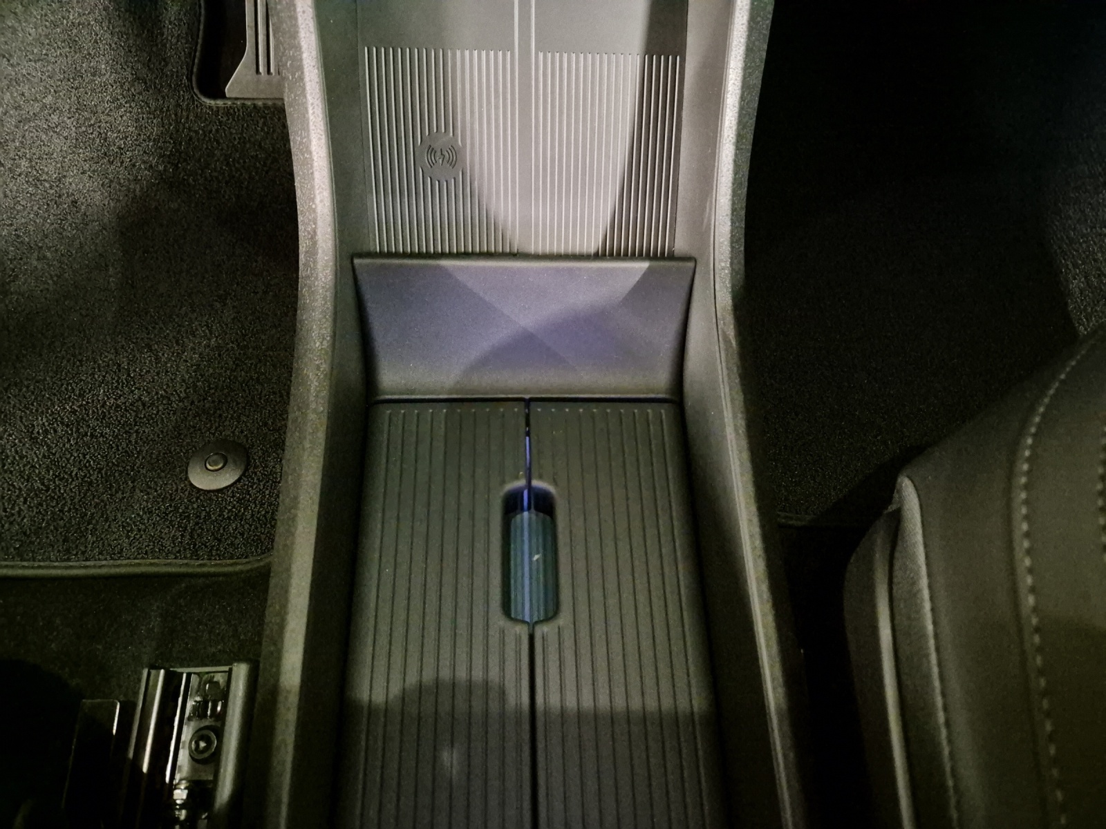 VOLVO EX30 CC "WORKER" E60 Twin Performance AWD-image-14
