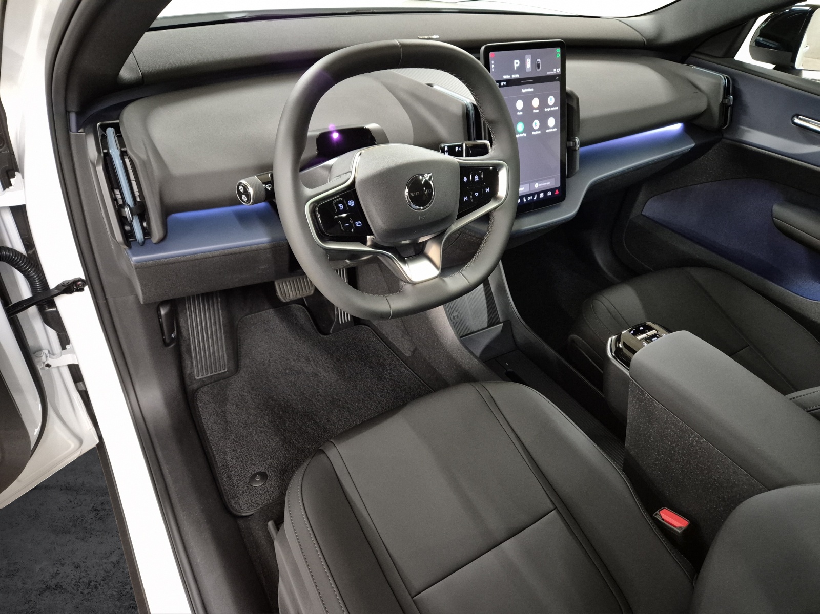 VOLVO EX30 CC "WORKER" E60 Twin Performance AWD-image-8