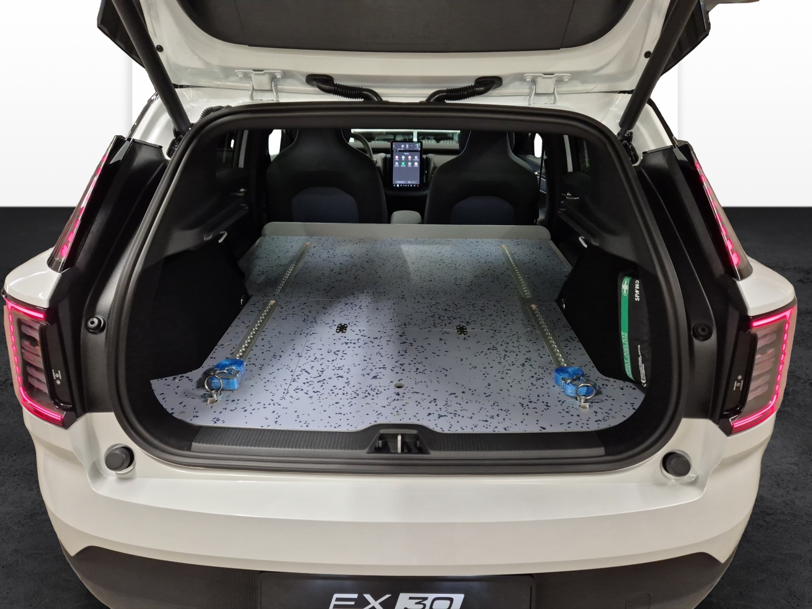 VOLVO EX30 CC "WORKER" E60 Twin Performance AWD-image-18