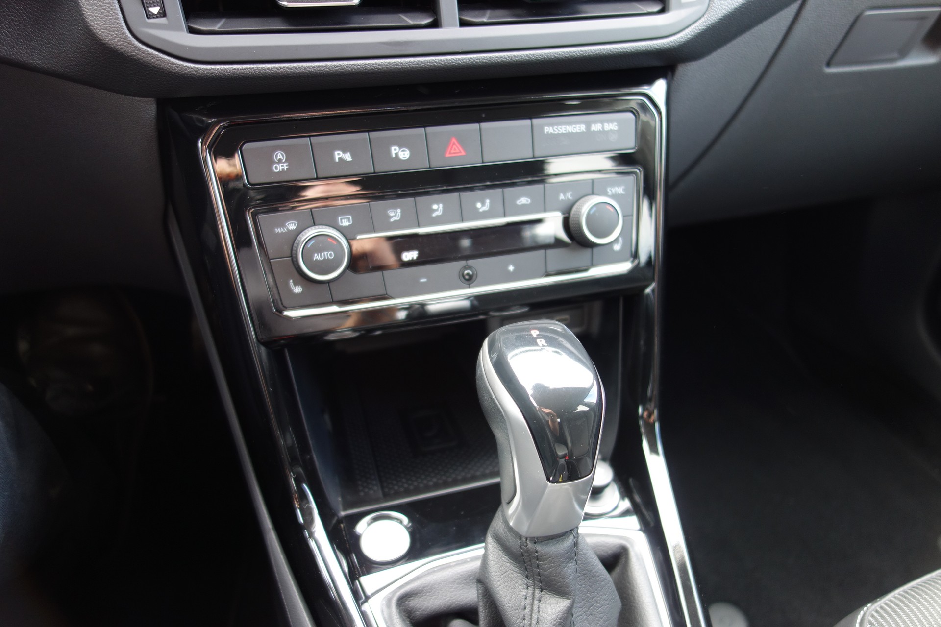 VW T-Cross 1.0 TSI Style DSG-image-8