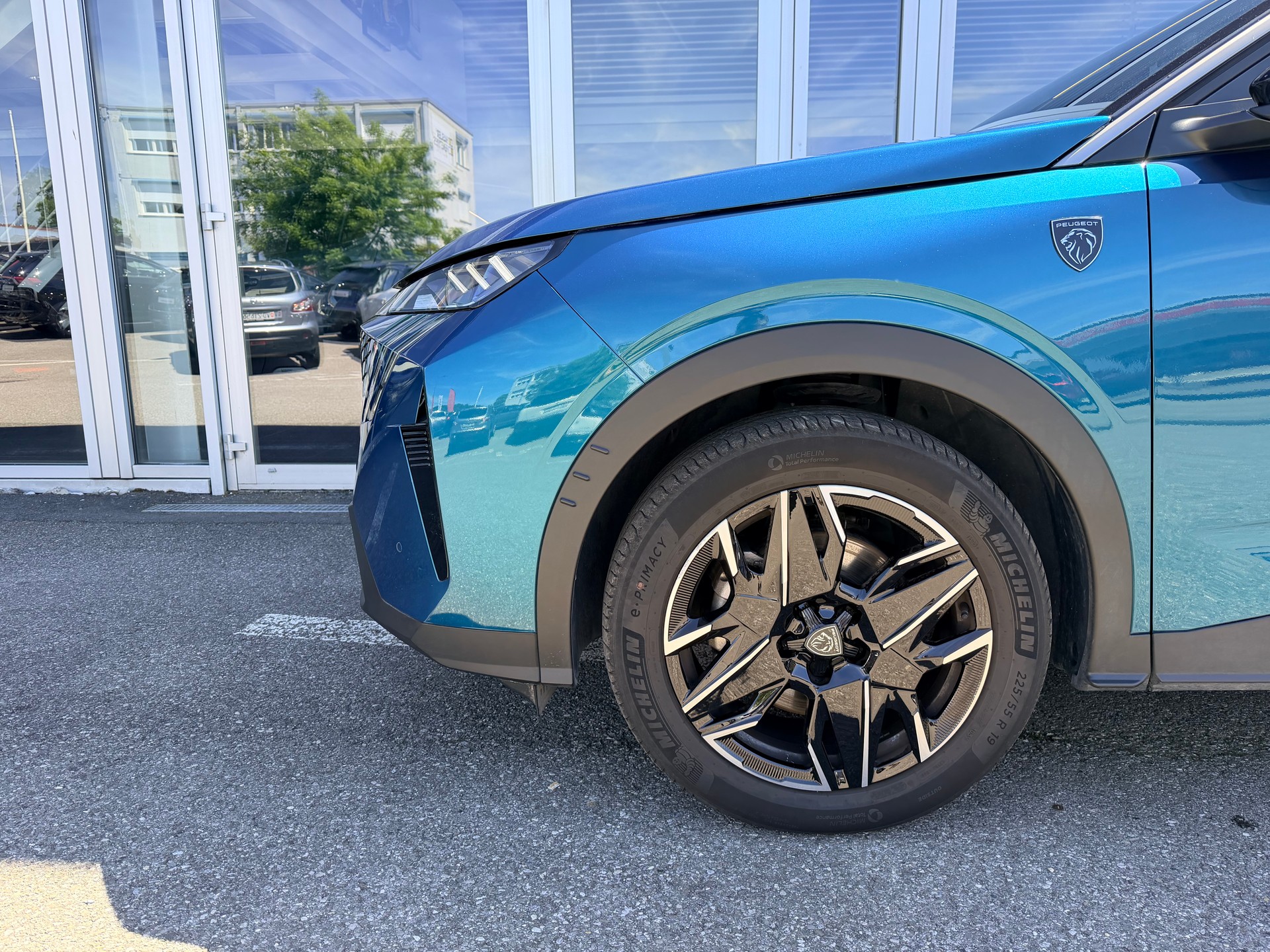 PEUGEOT 5008 145 Hybrid e-DCS6 GT-showroom-element-3