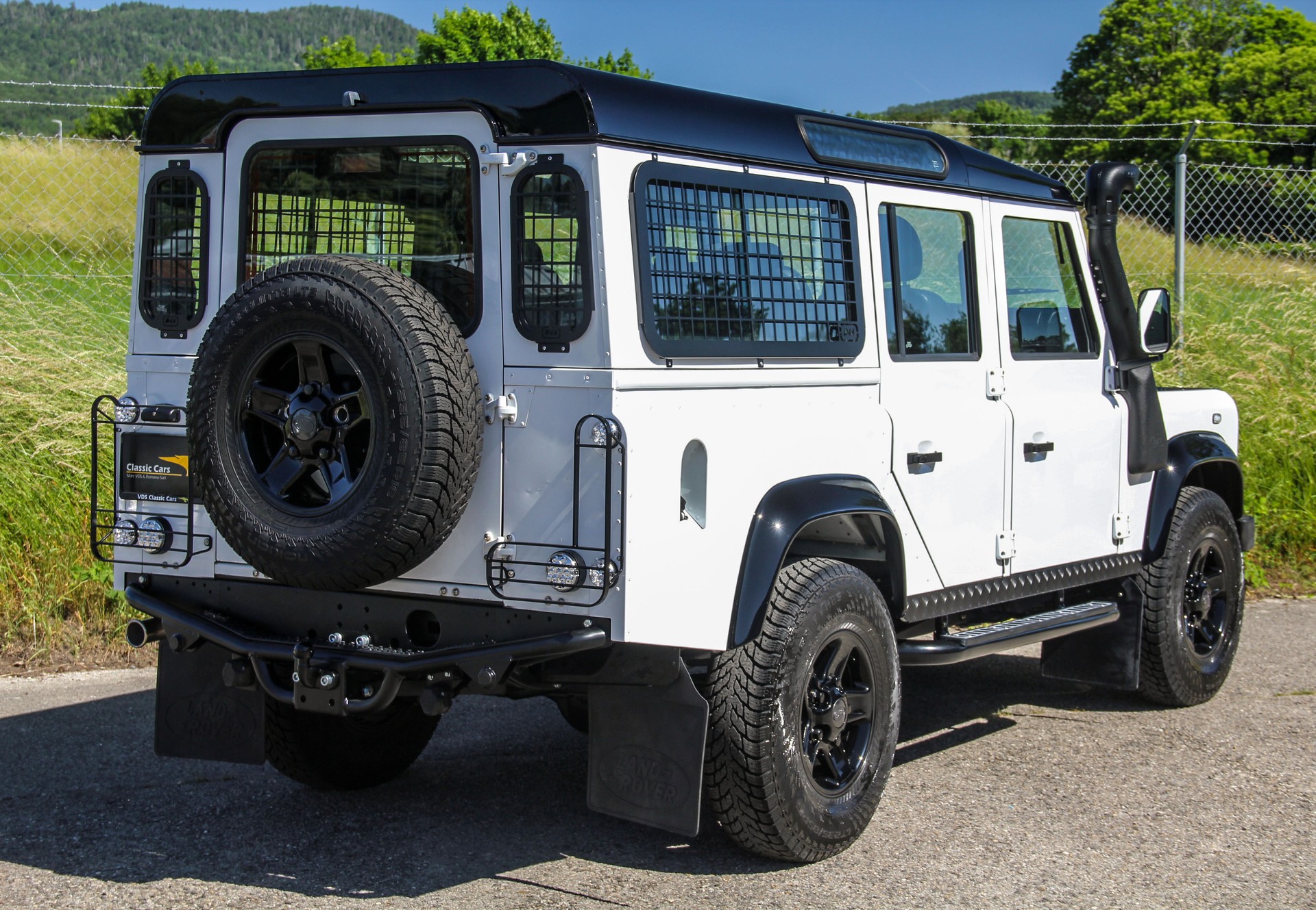 LAND ROVER Defender 110 2.2 TD4 Station Wagon 🇬🇧 ⭐⭐⭐⭐⭐-image-29