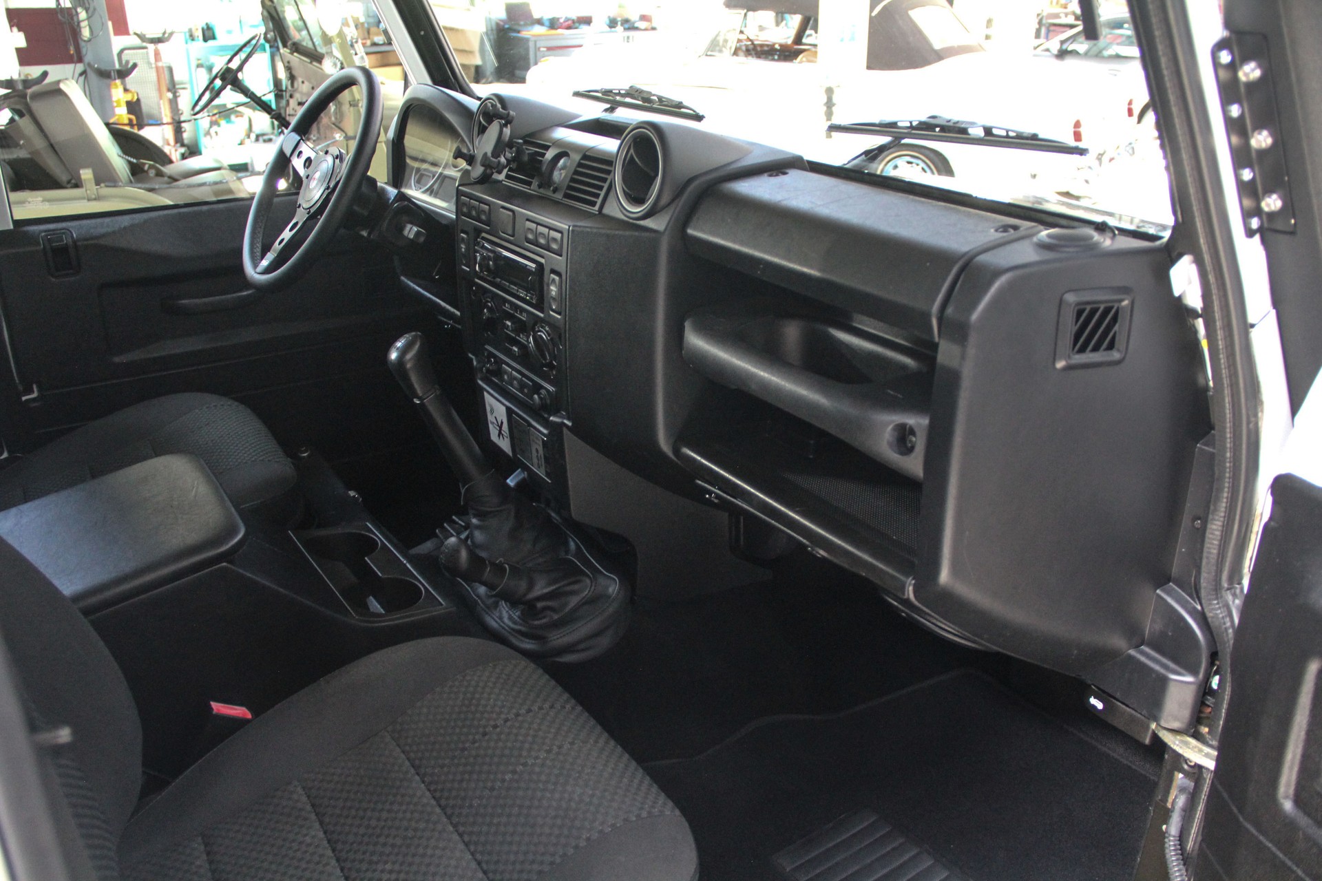 LAND ROVER Defender 110 2.2 TD4 Station Wagon 🇬🇧 ⭐⭐⭐⭐⭐-image-8