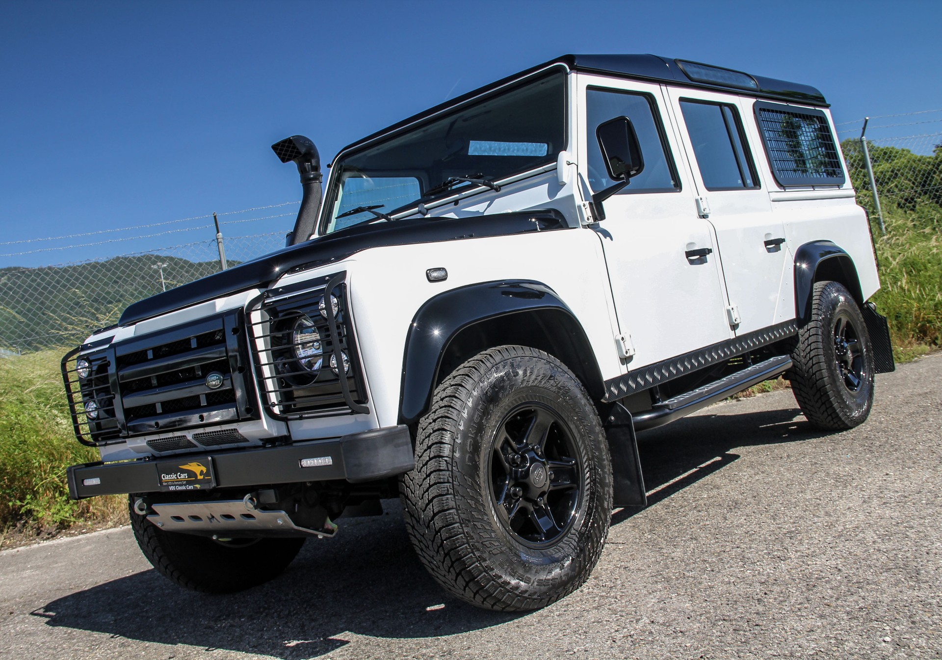 LAND ROVER Defender 110 2.2 TD4 Station Wagon 🇬🇧 ⭐⭐⭐⭐⭐-image-20