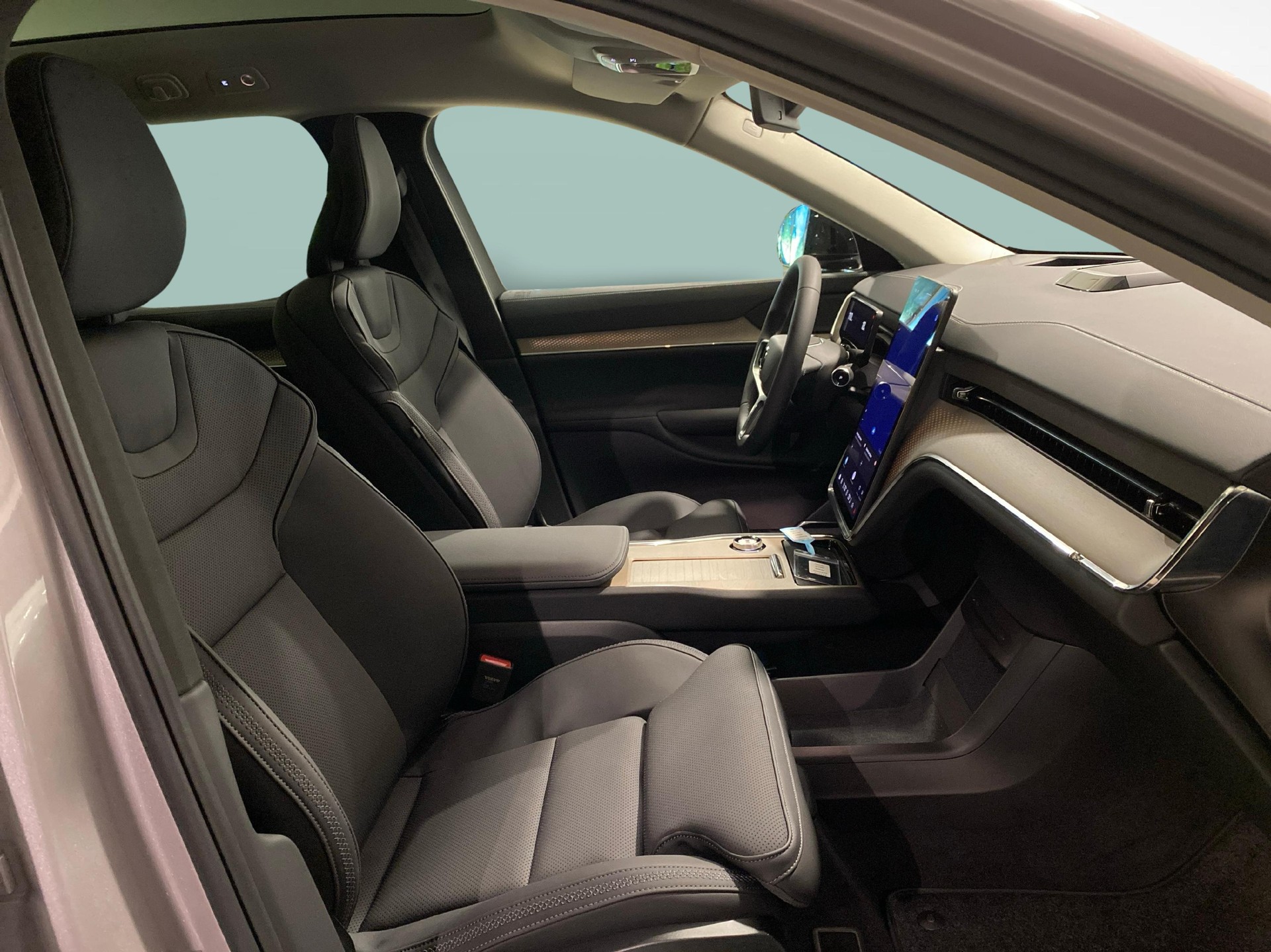 VOLVO EX90 Twin Plus AWD-image-9