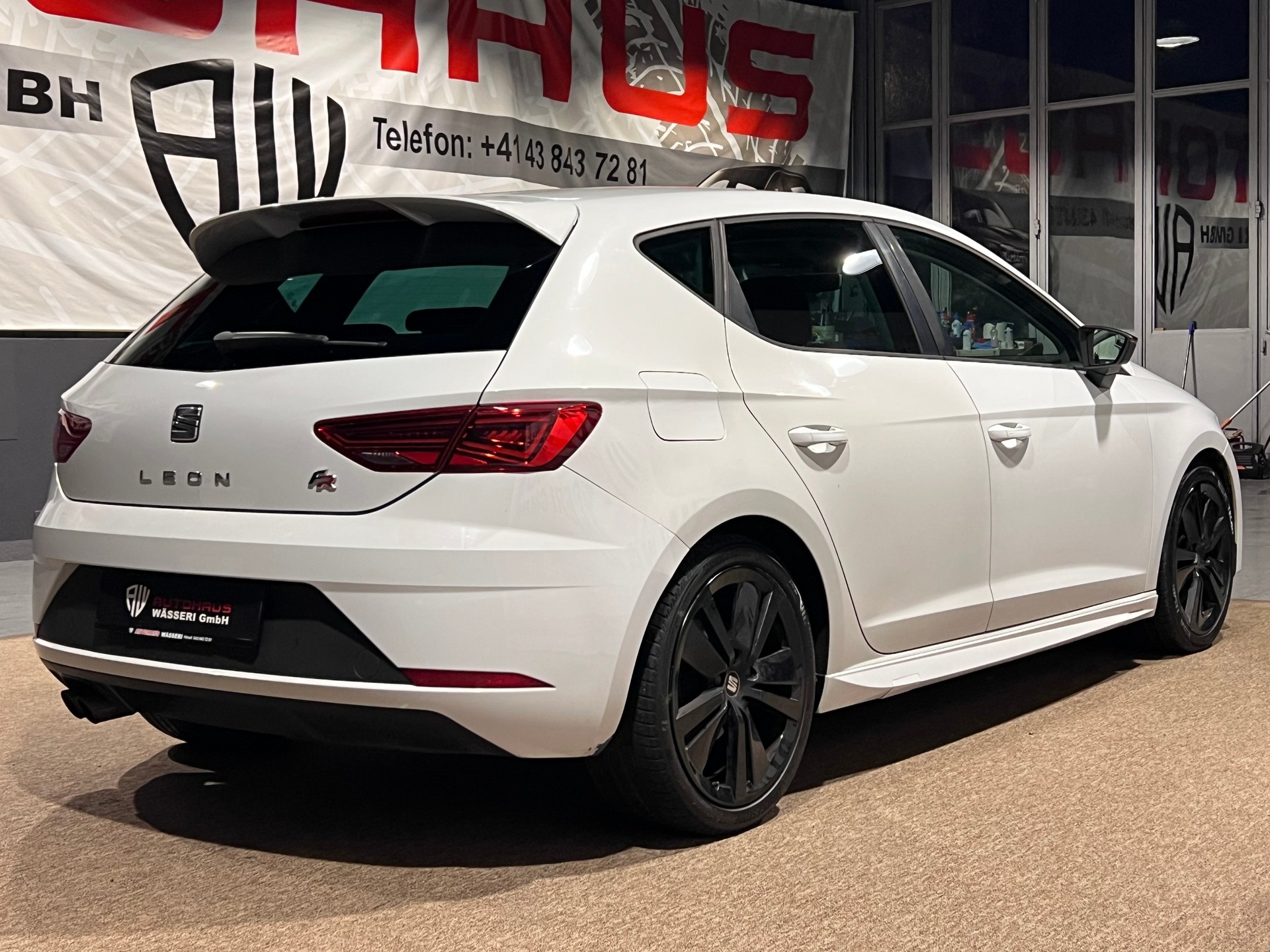 SEAT Leon 1.8 TSI FR Line DSG-showroom-element-2