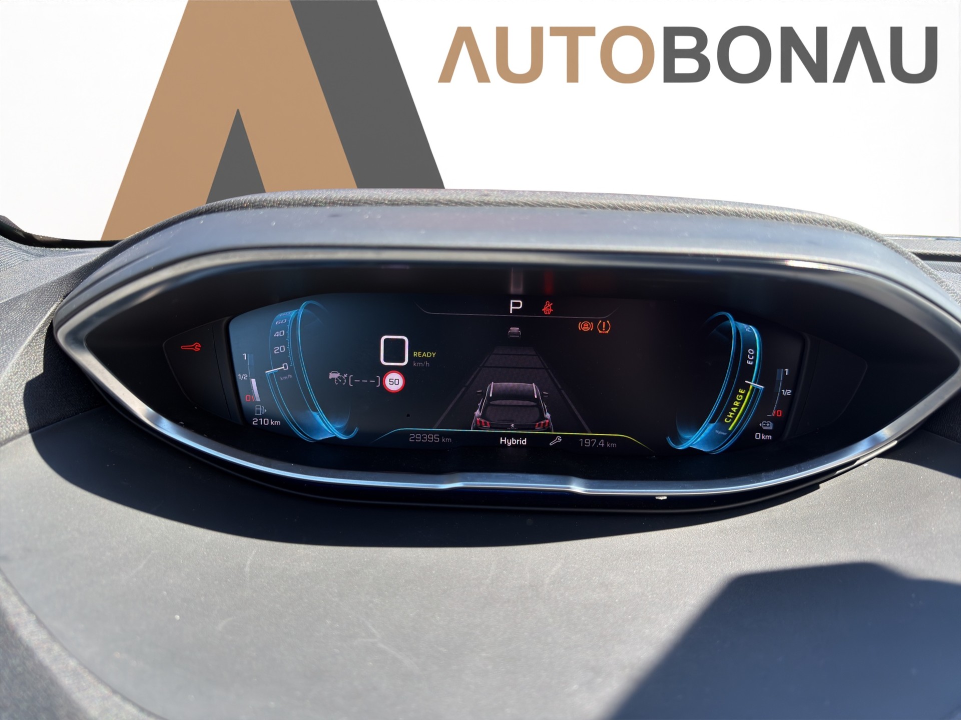 PEUGEOT 2008 1.2 Hybrid 145 Style-image-18