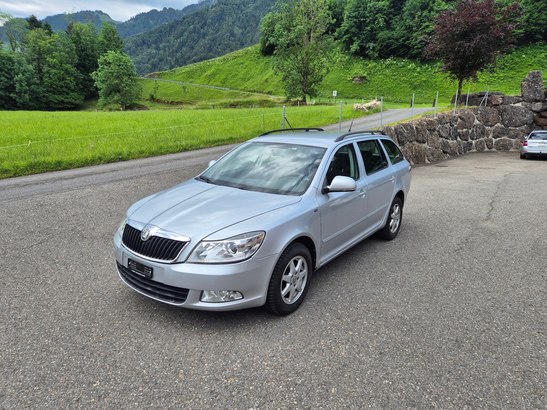 SKODA Octavia Combi 1.6 TDI Adventure 4x4-image-0