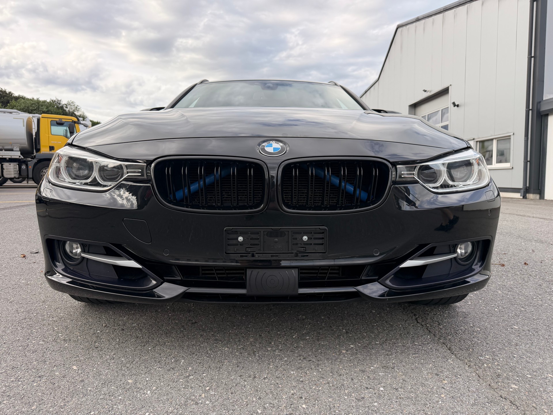BMW 320i xDrive Touring Sport Line Steptronic-image-4