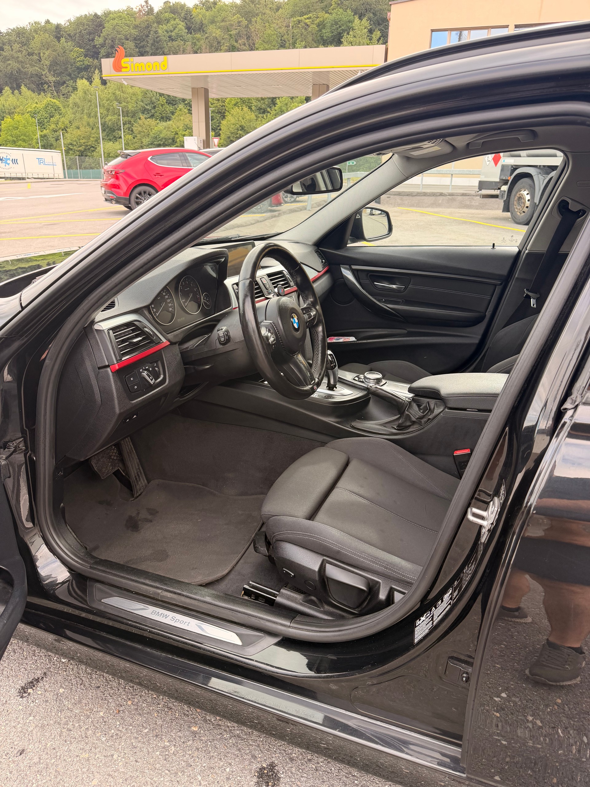 BMW 320i xDrive Touring Sport Line Steptronic-image-5