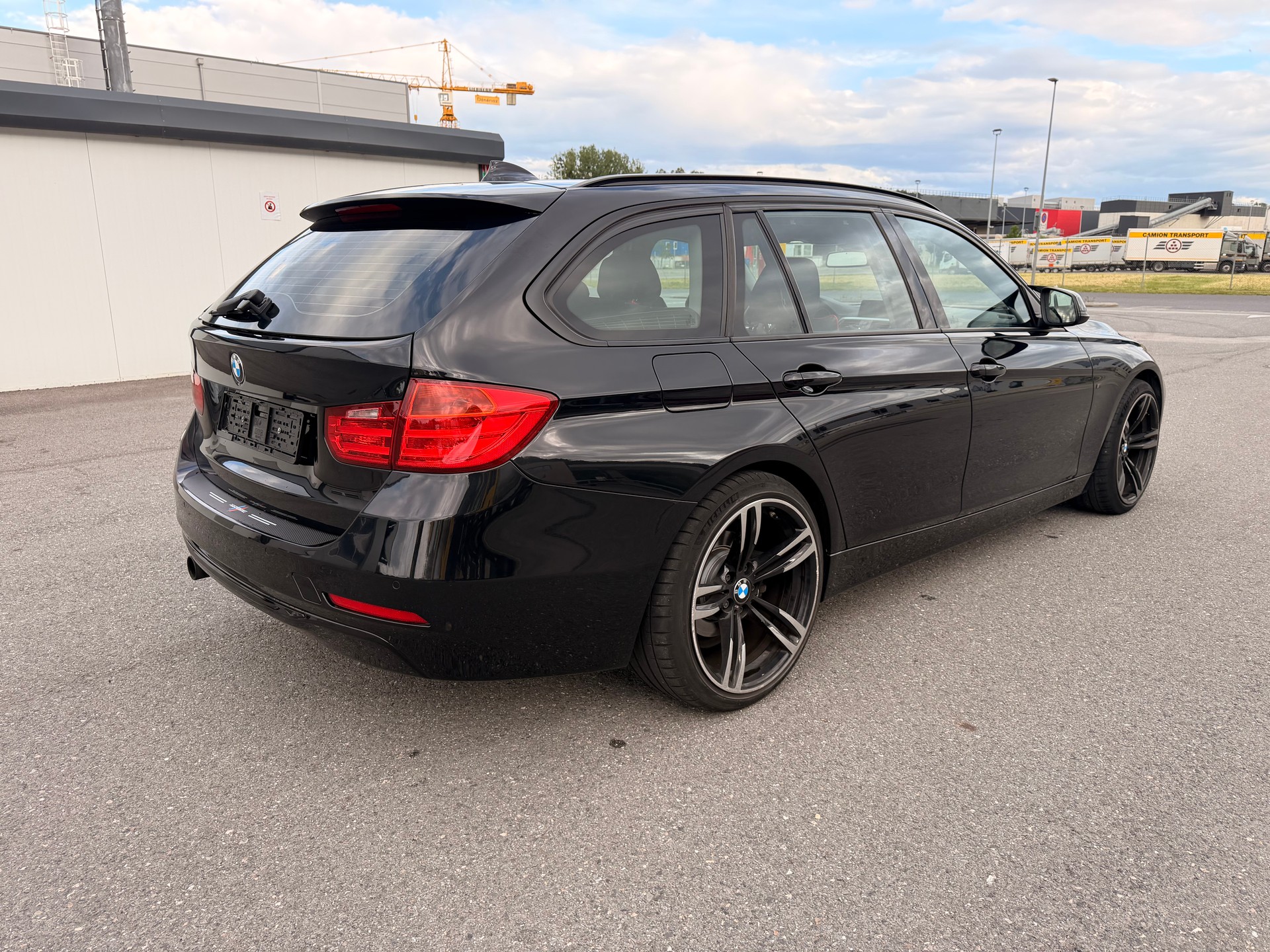 BMW 320i xDrive Touring Sport Line Steptronic-image-2
