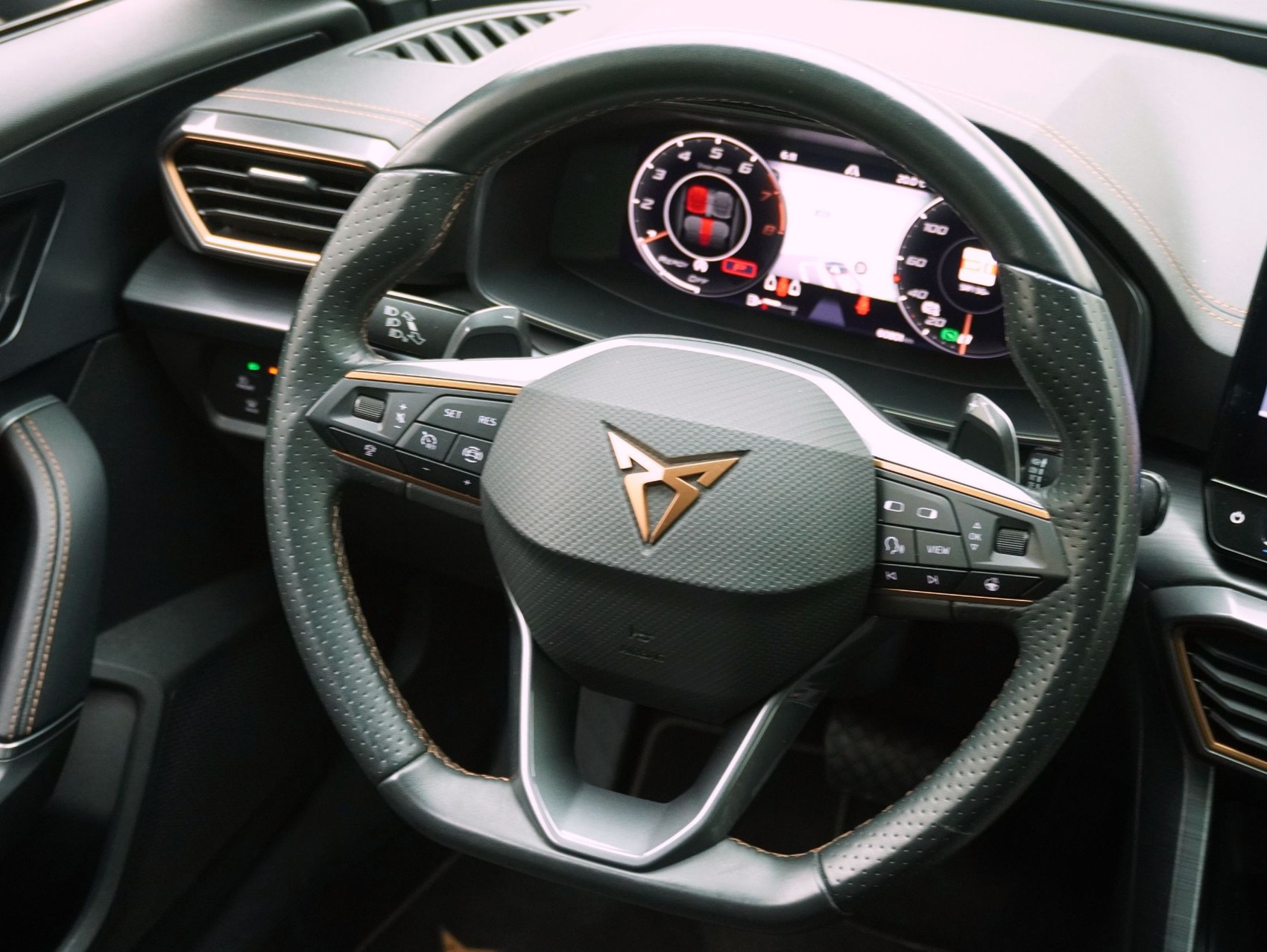 CUPRA Formentor 1.5 TSI DSG-image-10