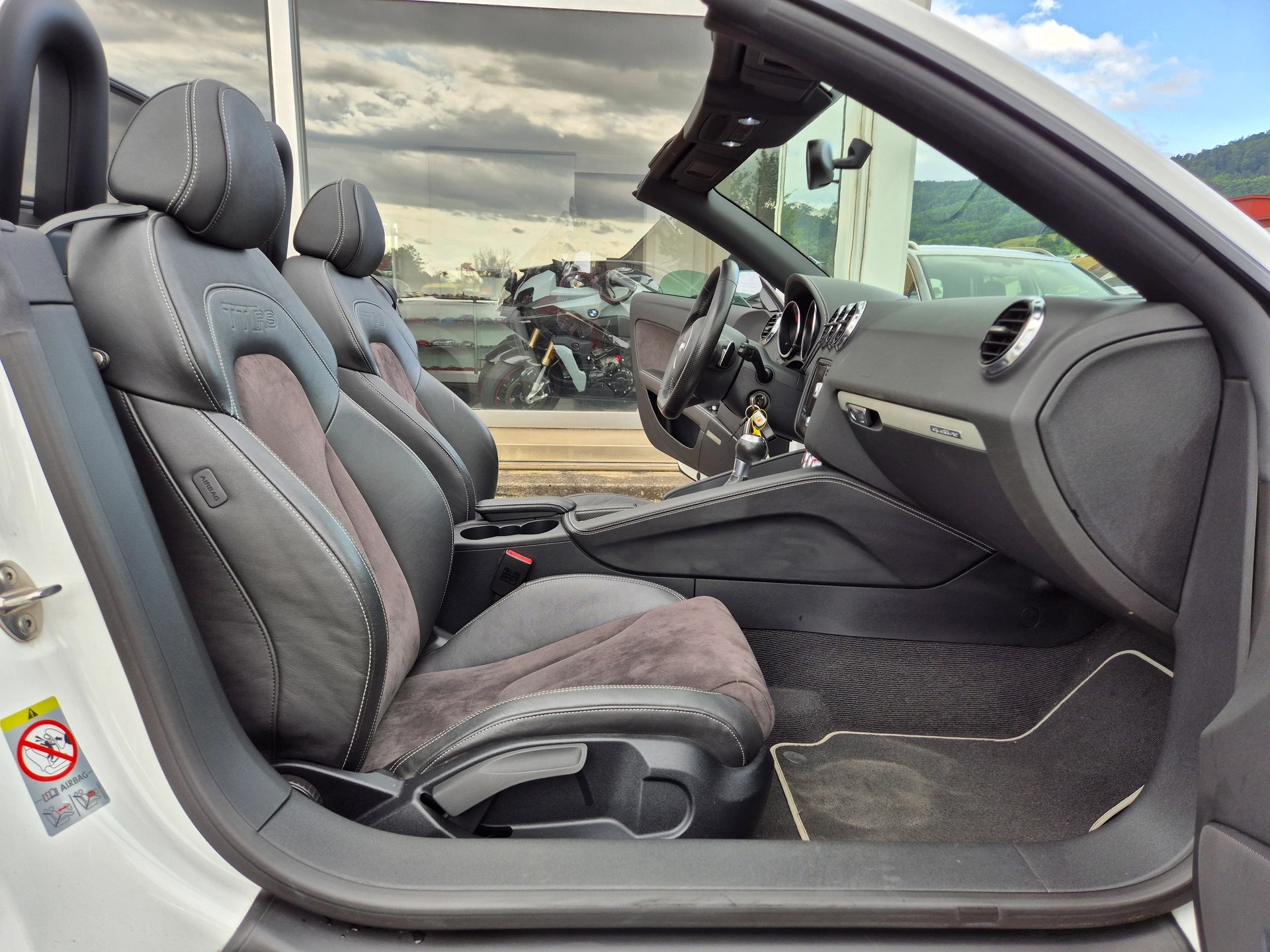 AUDI 2.5 TFSI quattro S-Tronic-image-11