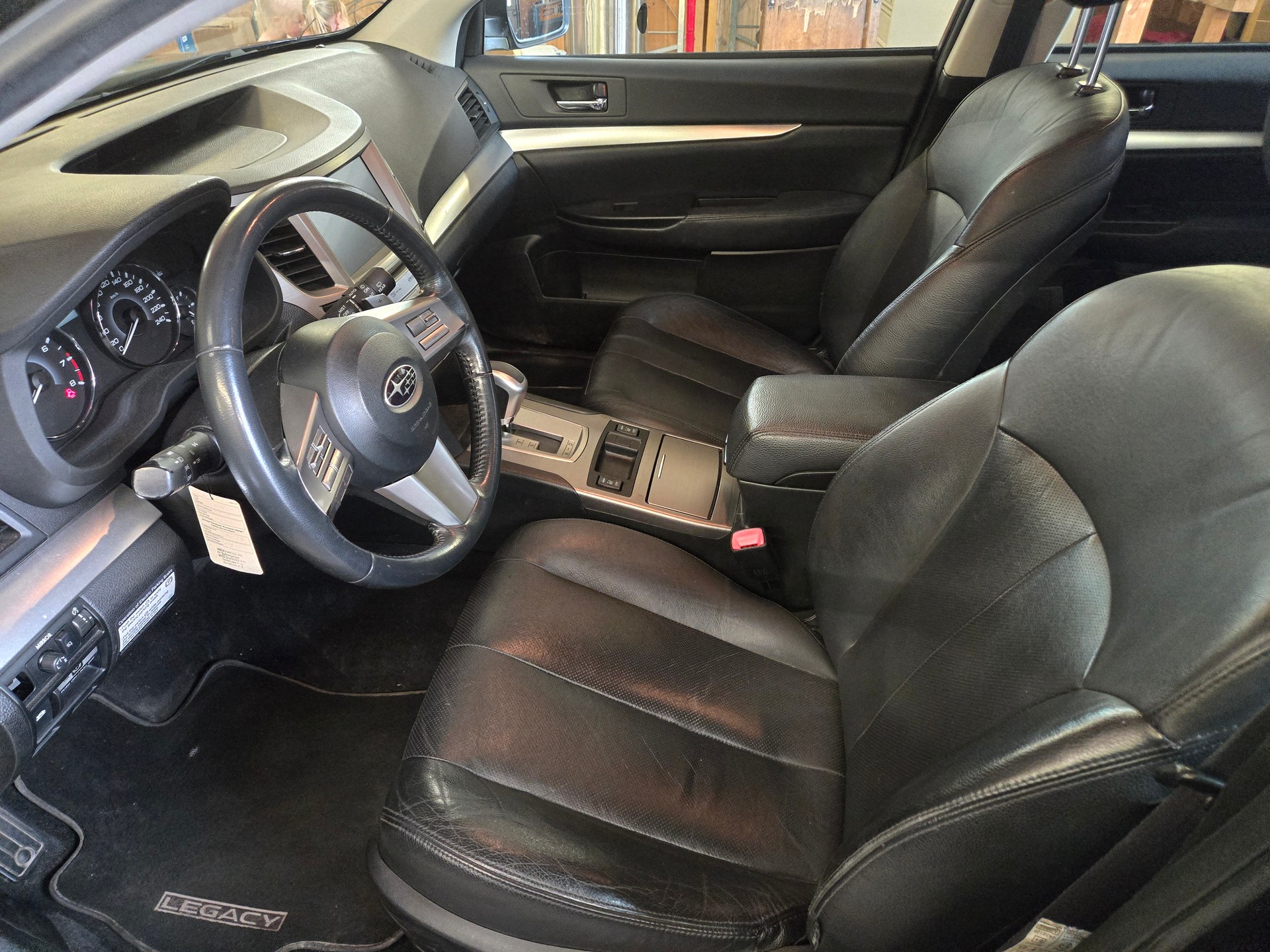 SUBARU Legacy 2.0i Limited AWD Lineartronic-image-13