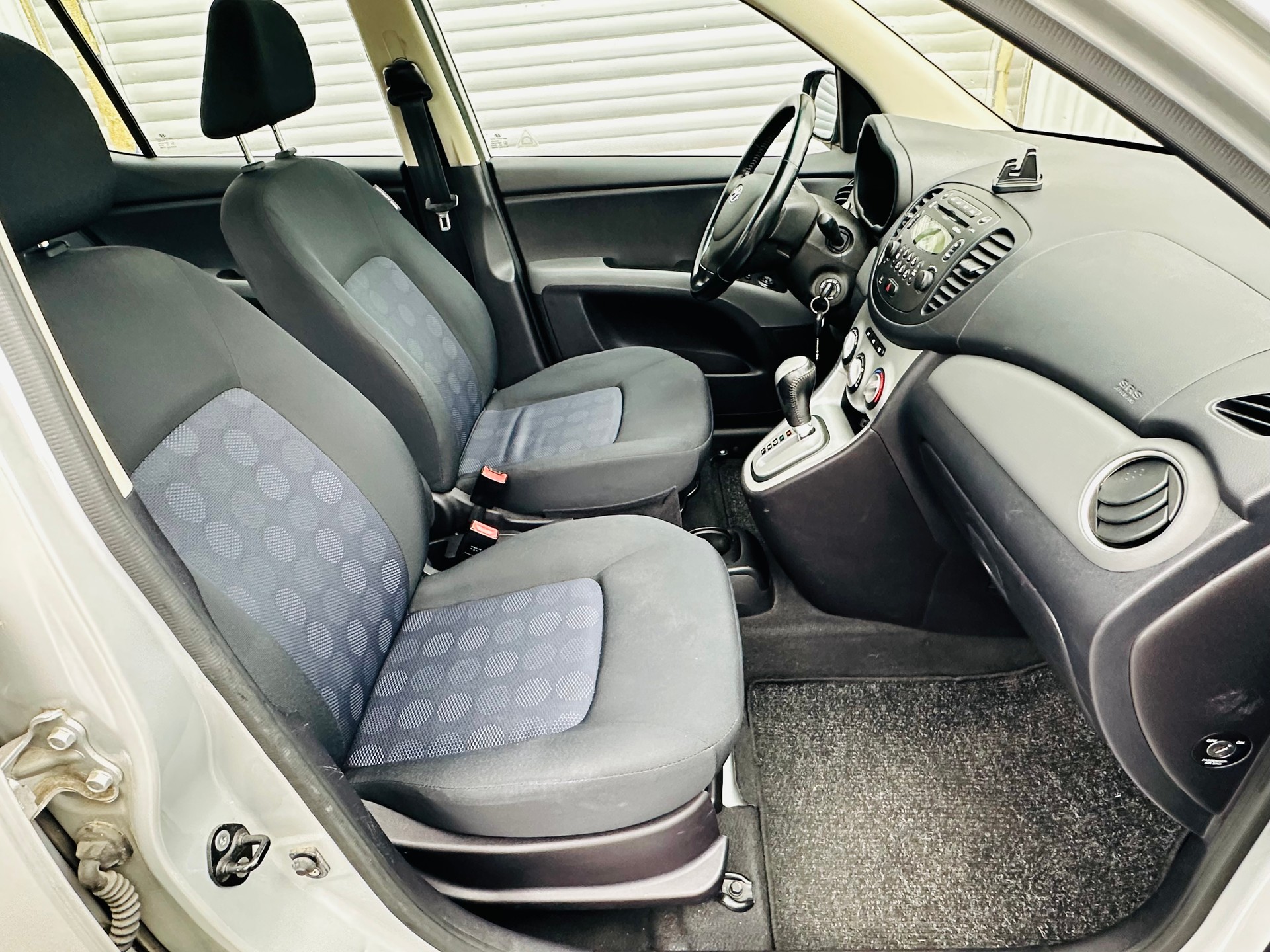 HYUNDAI i10 1.1 Style Automatic-image-10