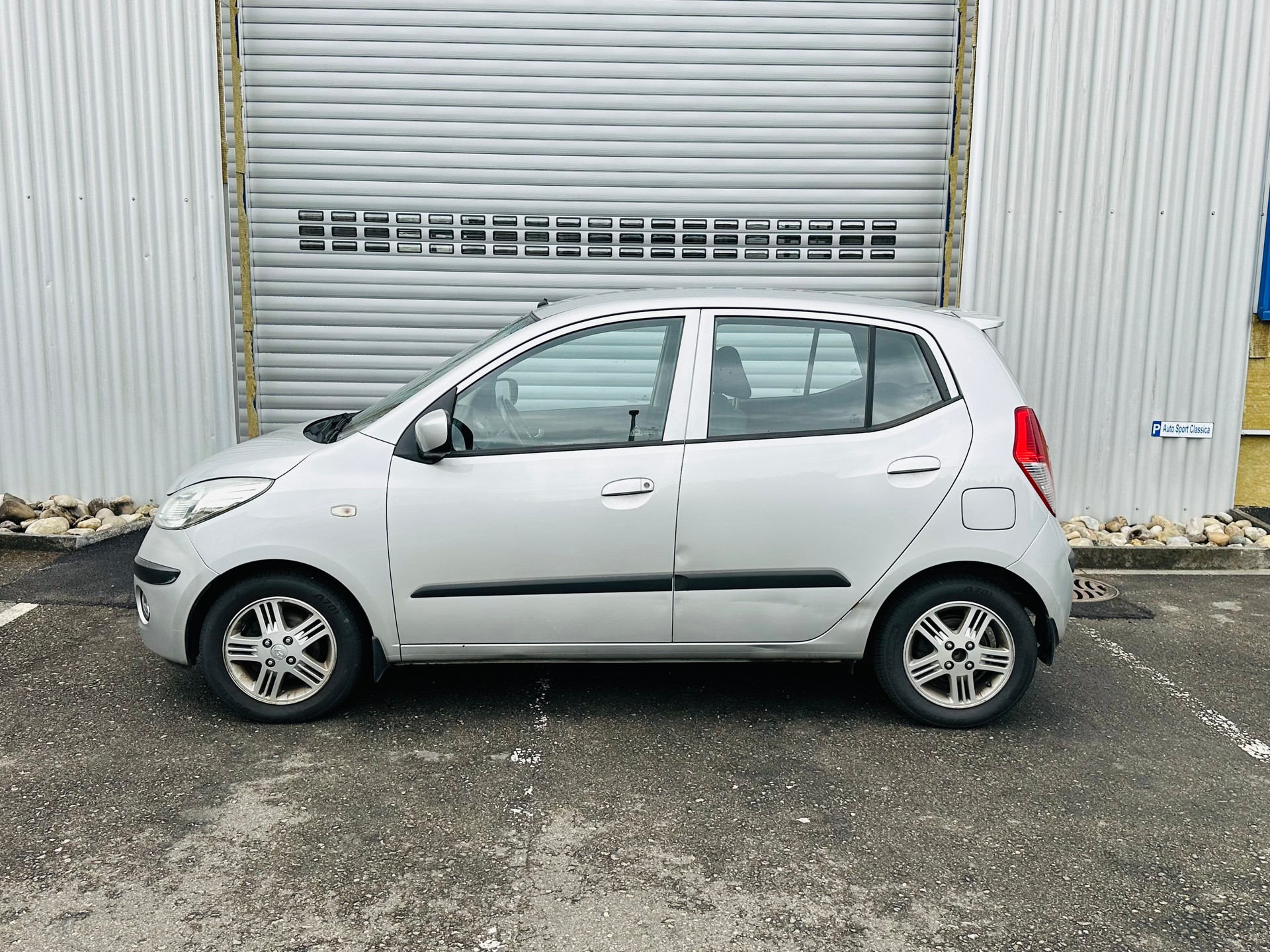 HYUNDAI i10 1.1 Style Automatic-image-0