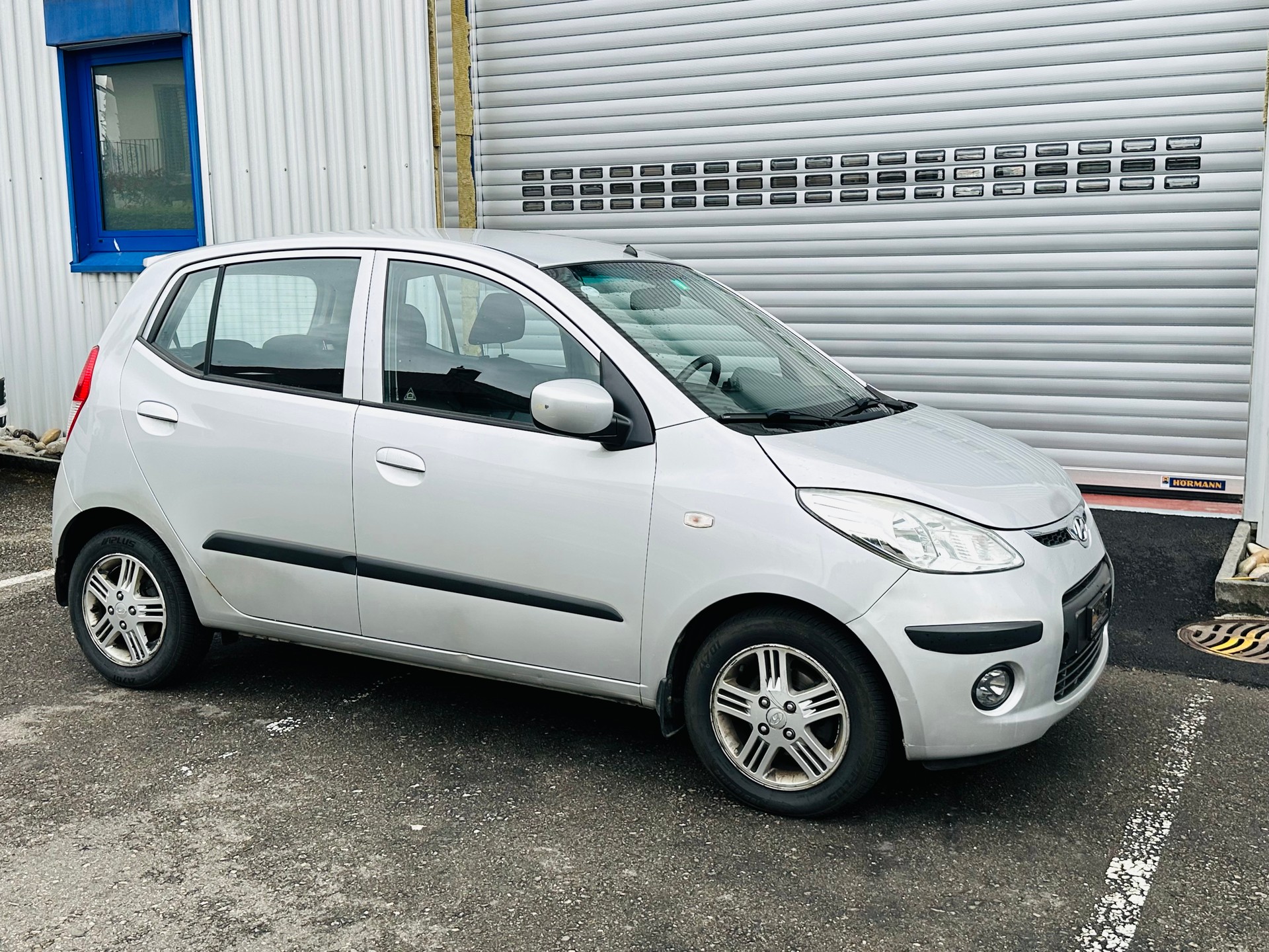 HYUNDAI i10 1.1 Style Automatic-image-11