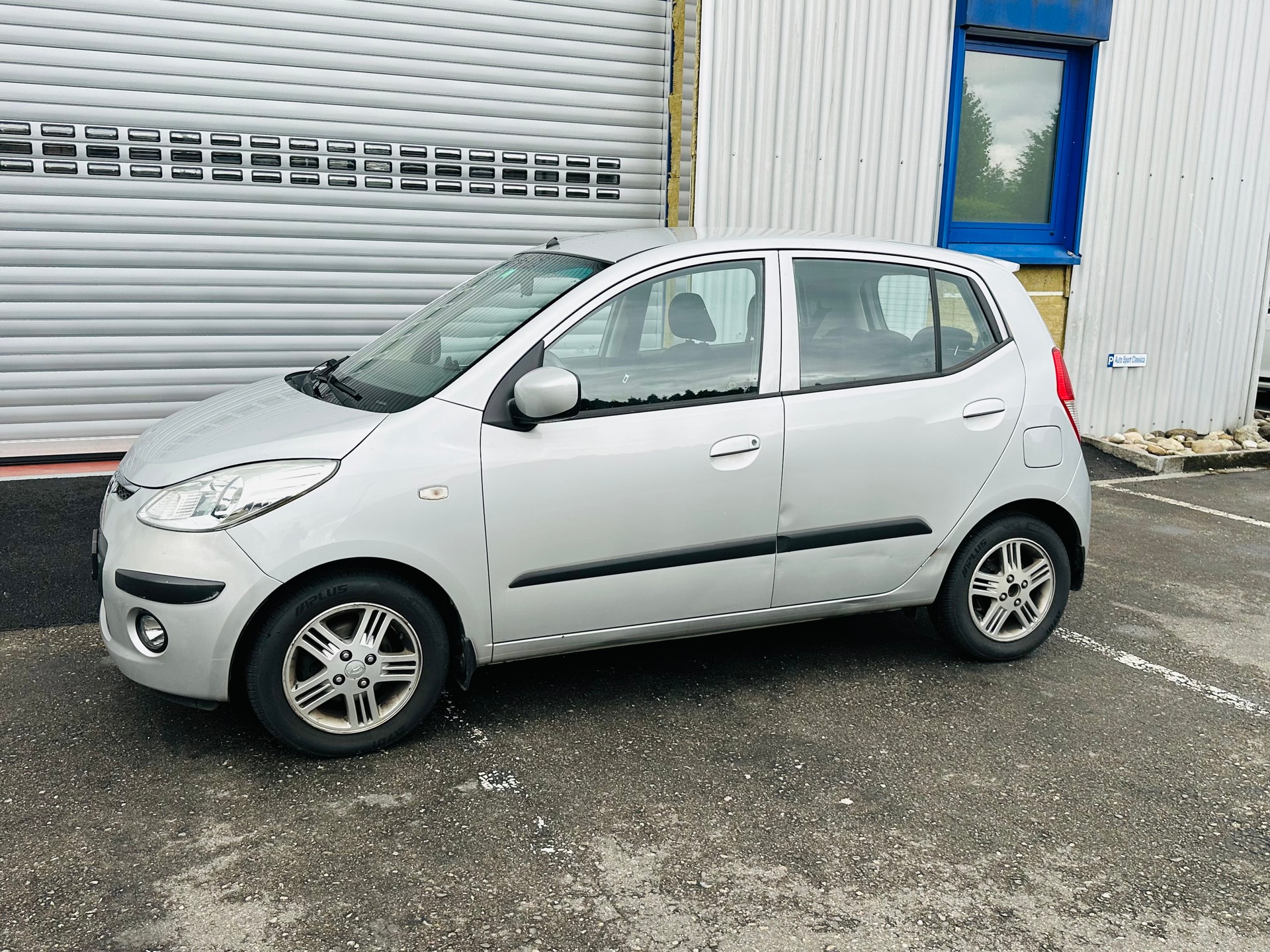 HYUNDAI i10 1.1 Style Automatic-image-5