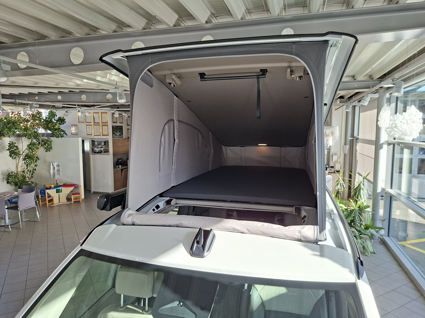 VW California 2.0 TSI Beach Tour Liberty-image-21