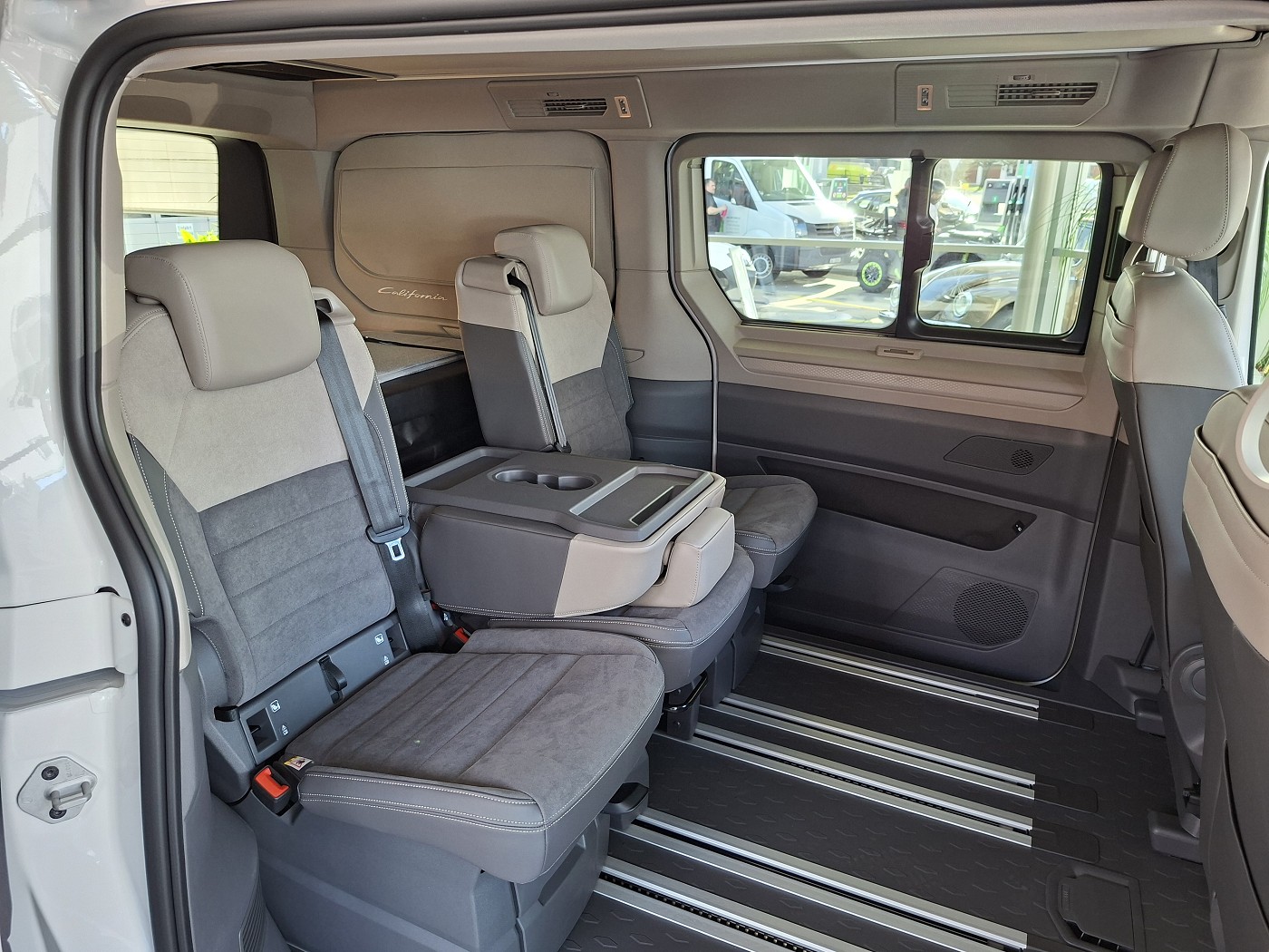 VW California 2.0 TSI Beach Tour Liberty-image-15