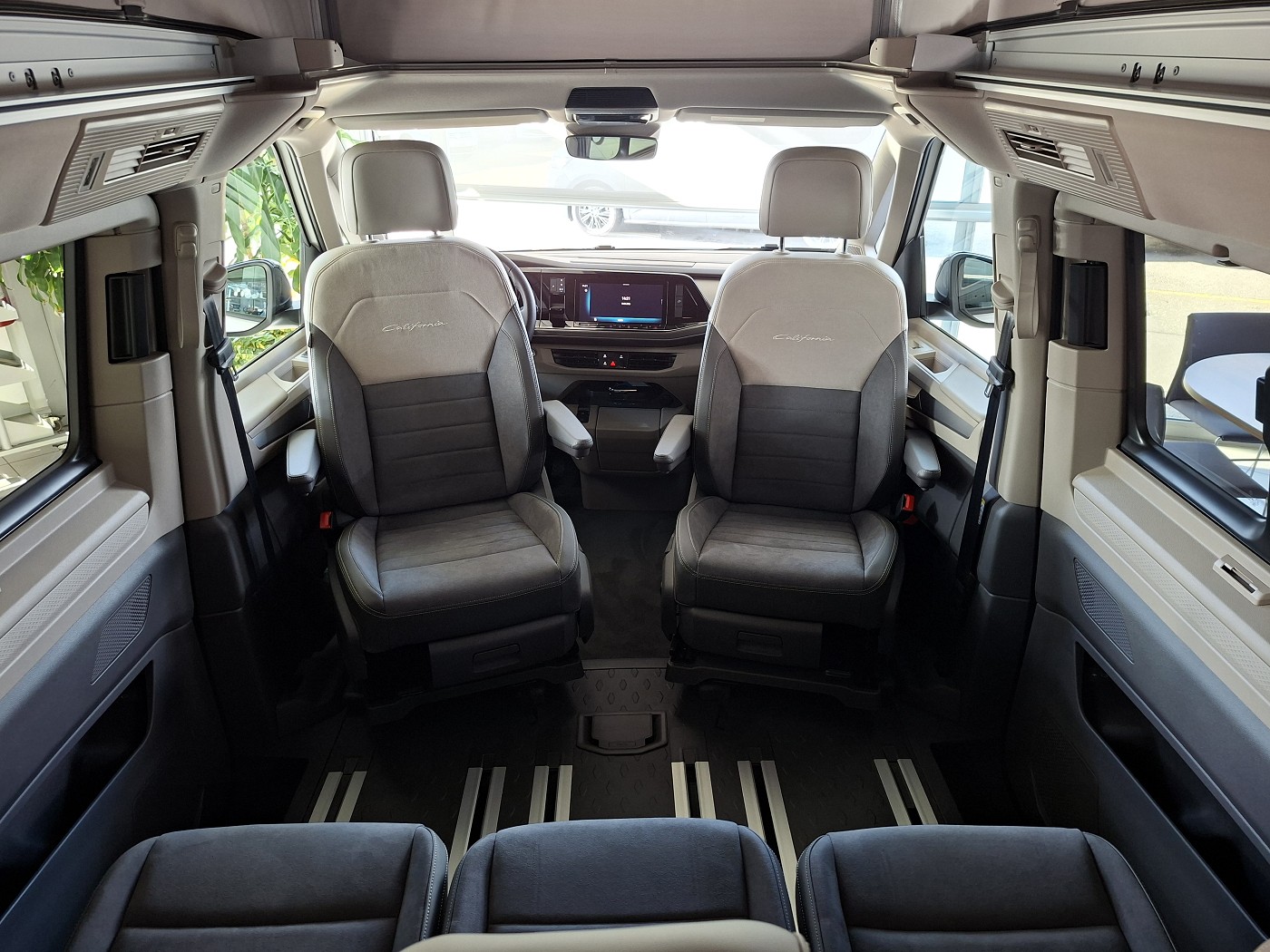 VW California 2.0 TSI Beach Tour Liberty-image-18