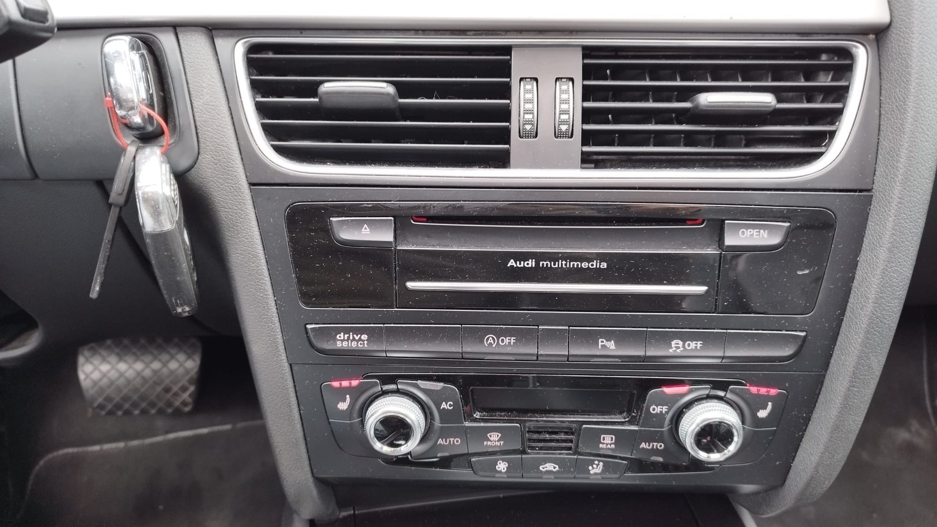 AUDI A4 Avant 3.0 TDI quattro-image-14