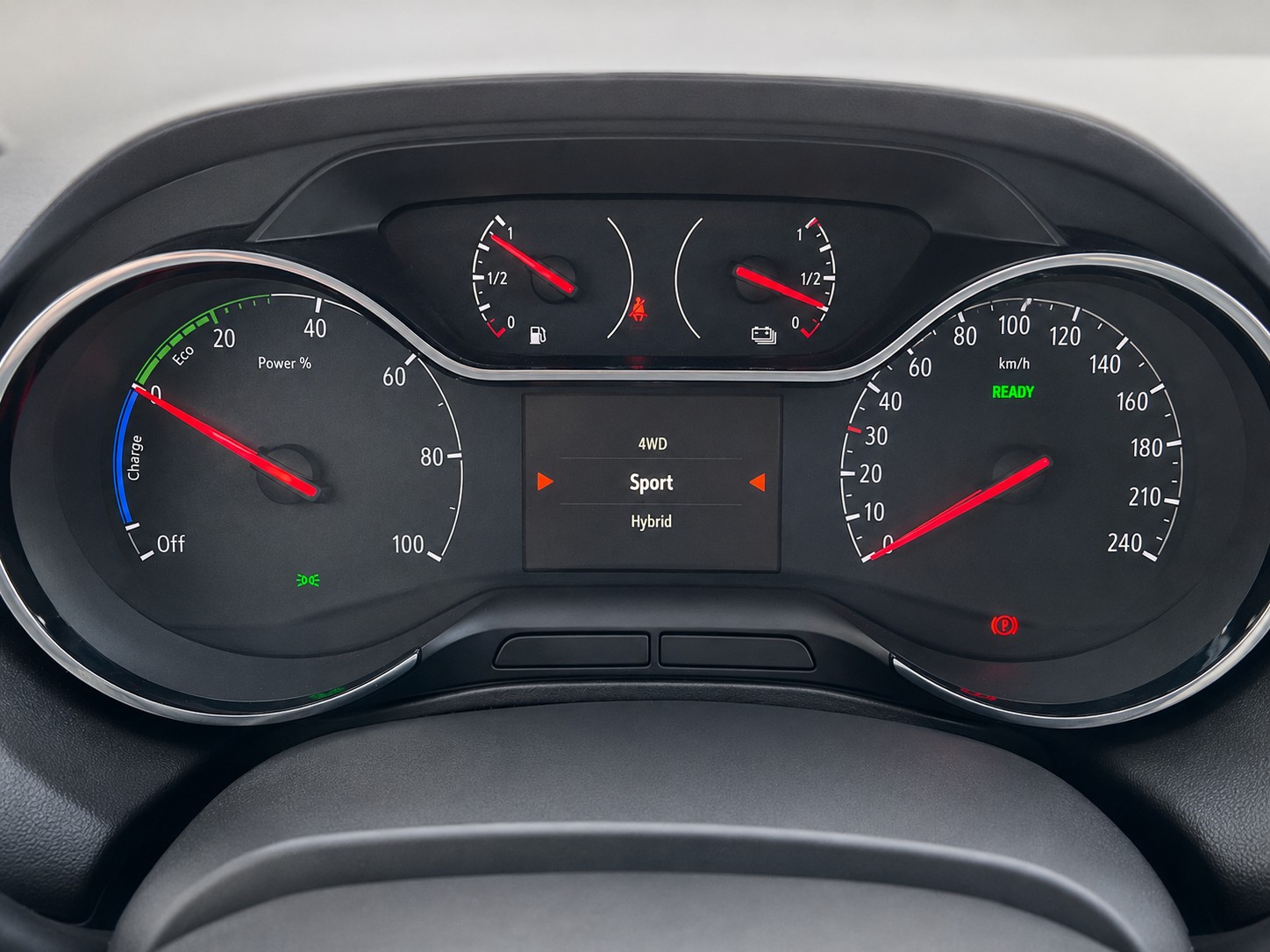 OPEL Grandland X 1.6 Hybrid4 Excellence Automatik-image-14