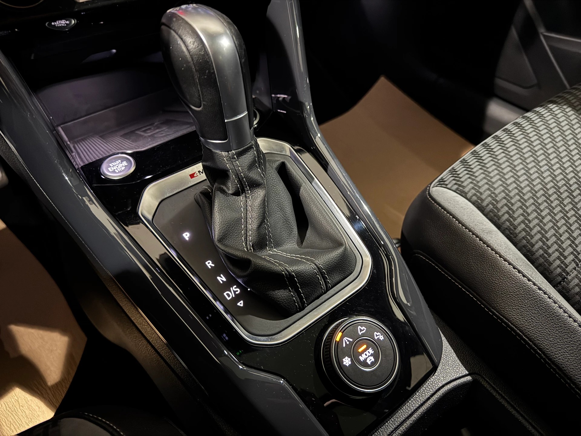 VW VW T-Roc 2.0 TSI R-Line Sport DSG 4Motion | 1.Hand | CH |-image-21