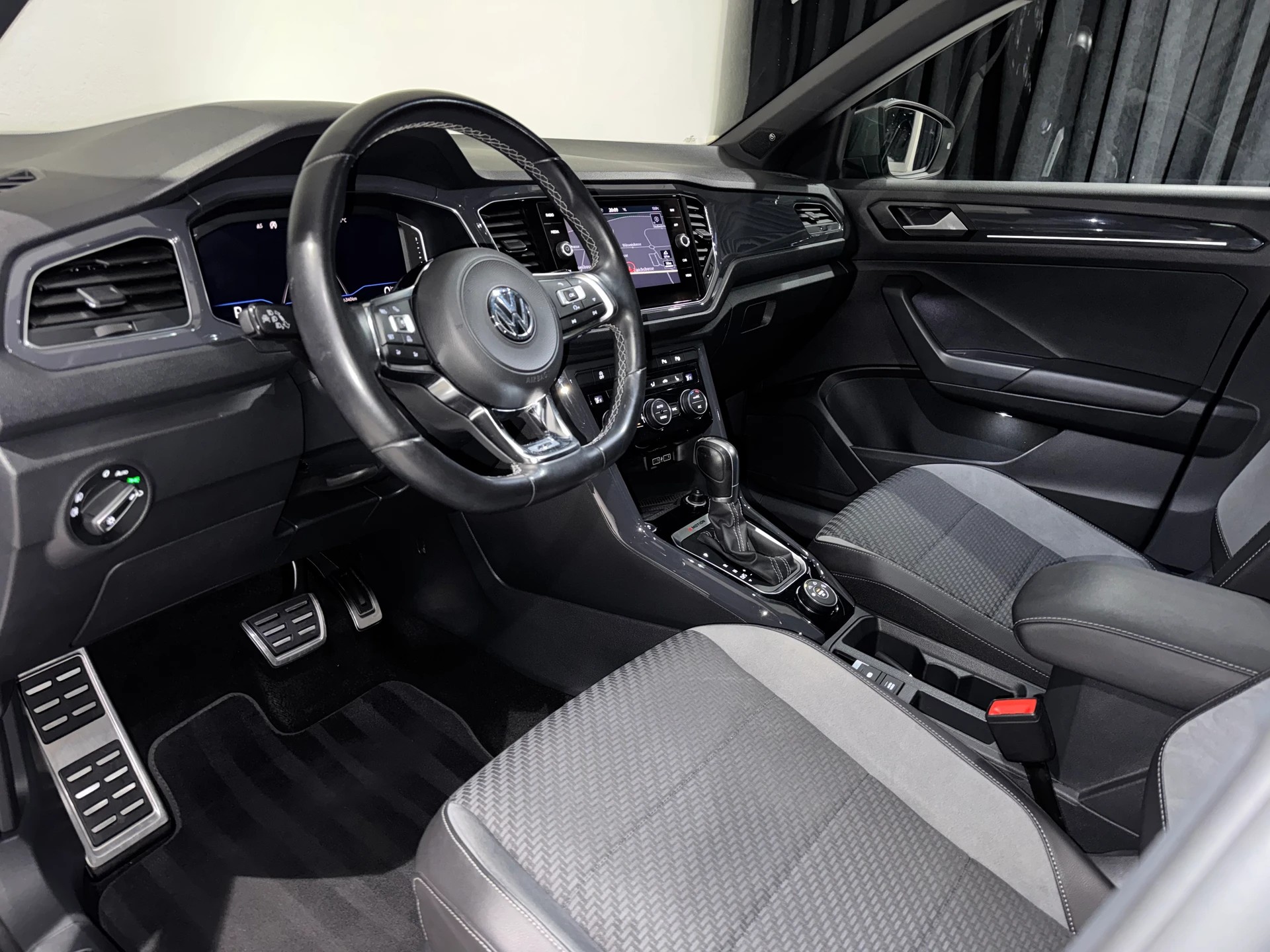 VW VW T-Roc 2.0 TSI R-Line Sport DSG 4Motion | 1.Hand | CH |-image-7
