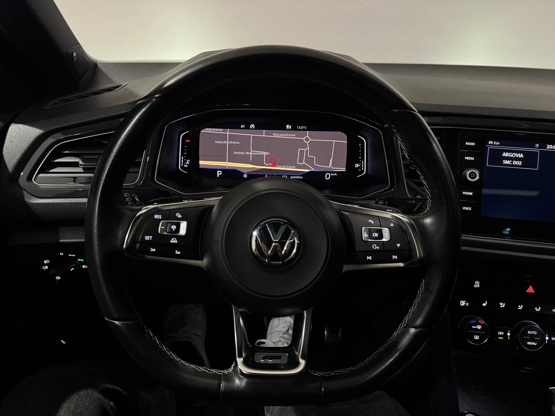 VW VW T-Roc 2.0 TSI R-Line Sport DSG 4Motion | 1.Hand | CH |-image-19
